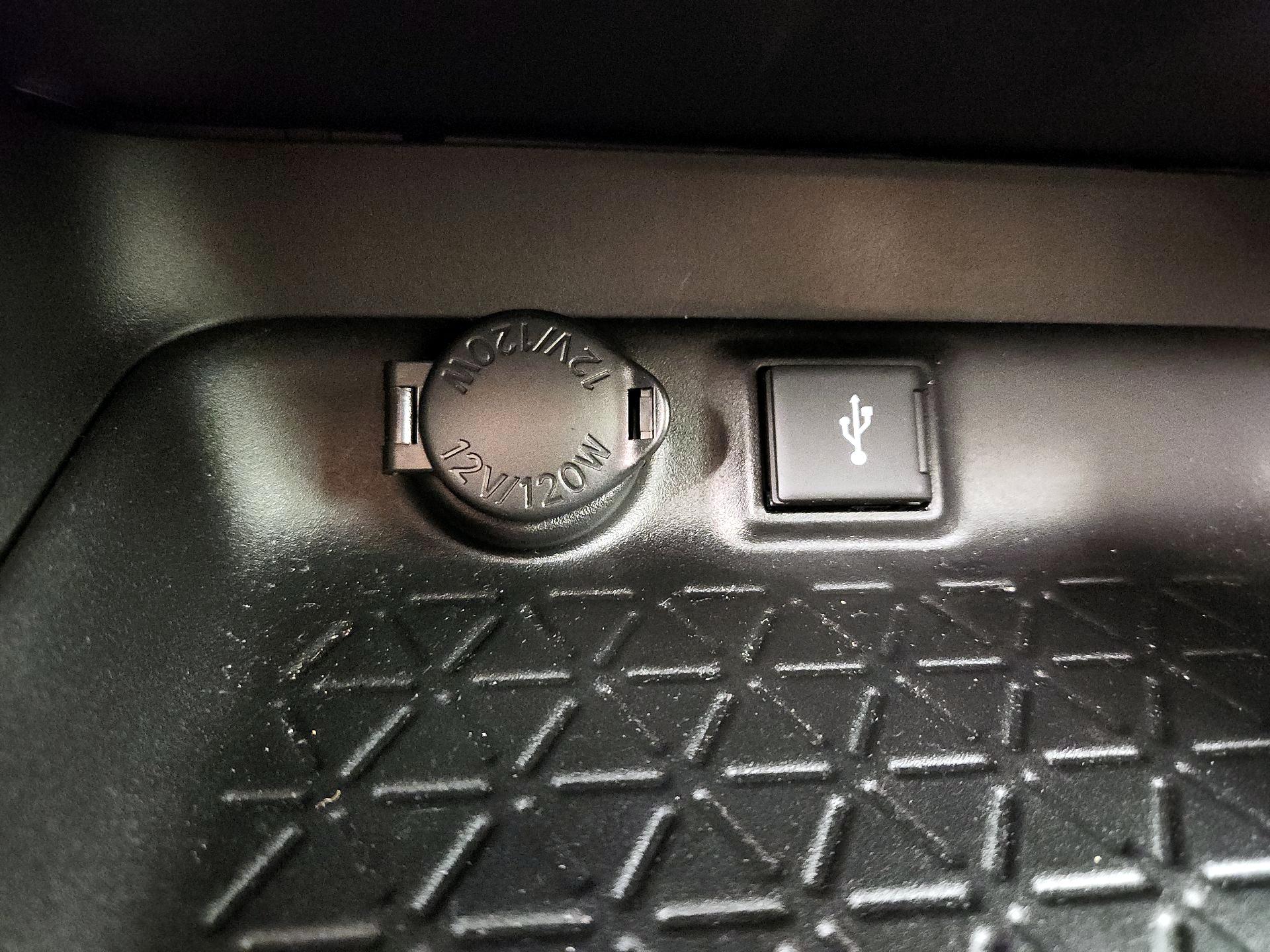 Thumbnail: 2020 Toyota RAV4 - 18