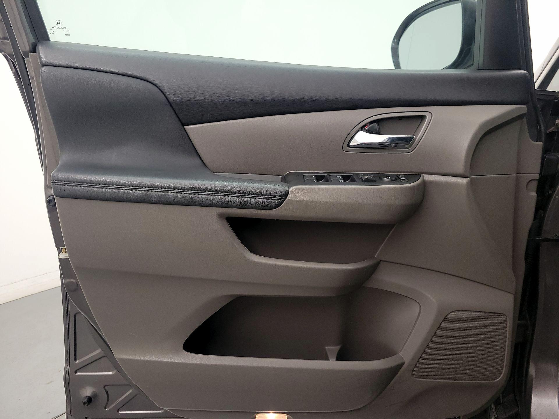 Thumbnail: 2015 Honda Odyssey - 12