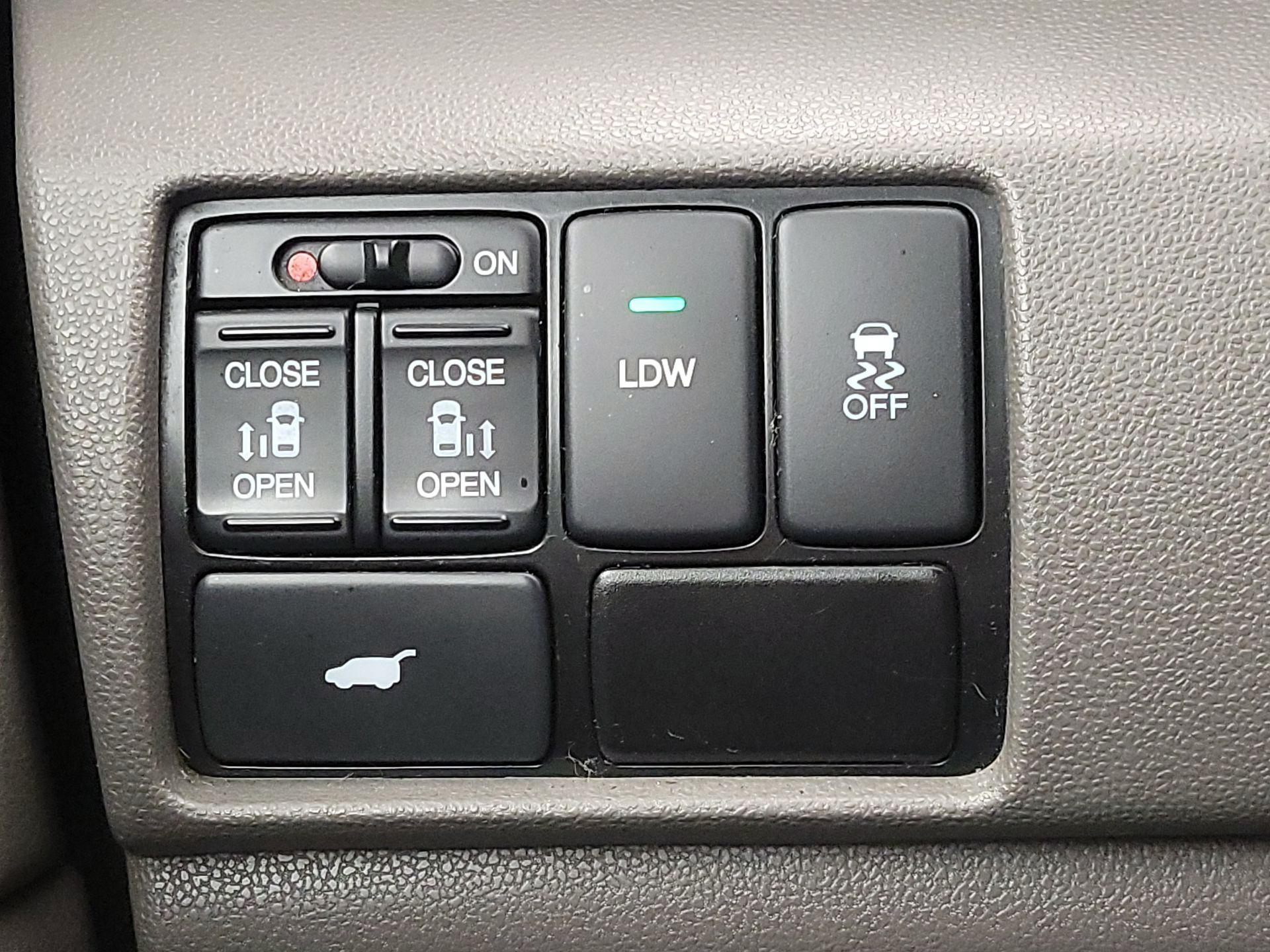 Thumbnail: 2015 Honda Odyssey - 13