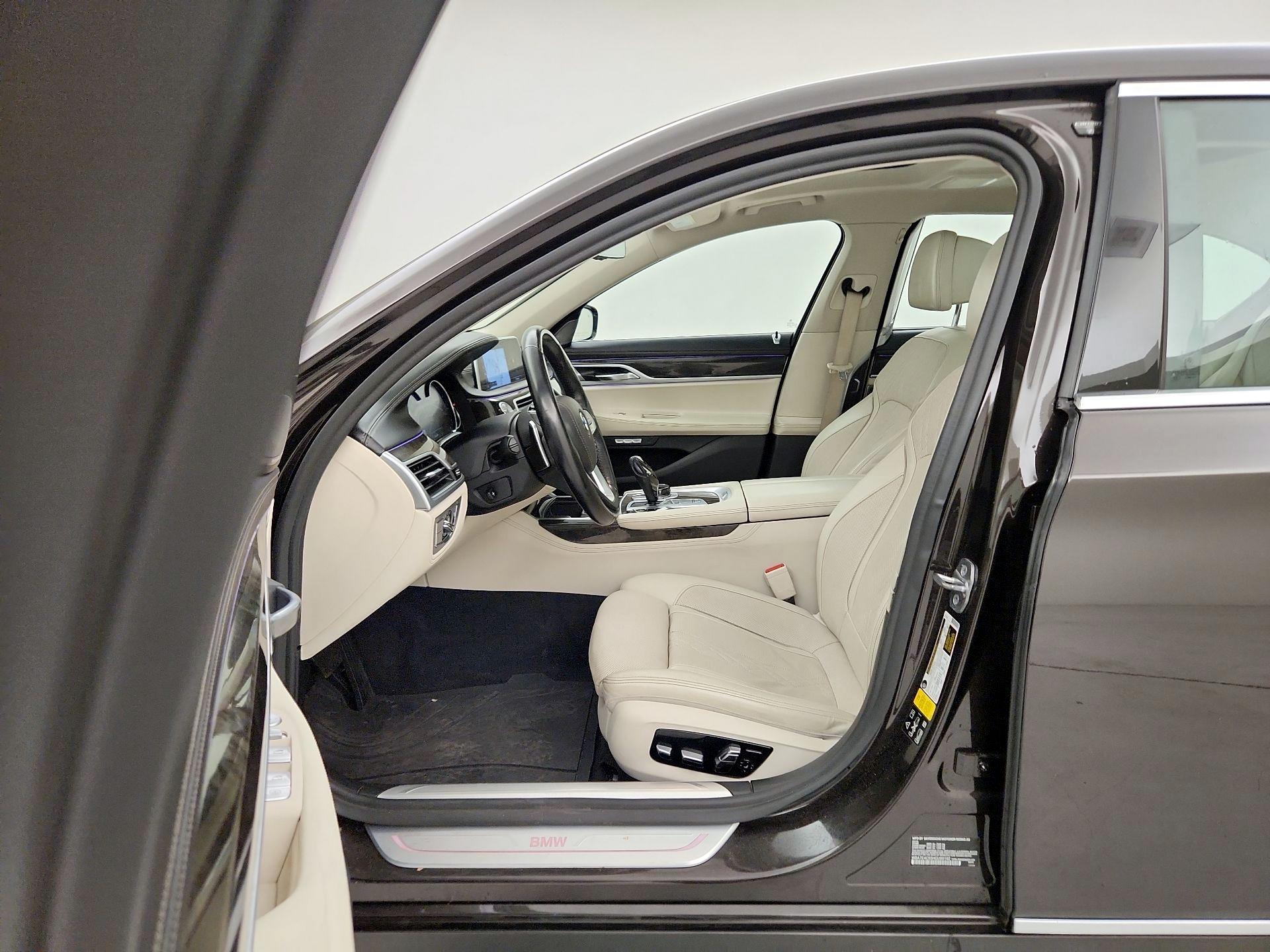 Thumbnail: 2017 BMW 7 Series - 11