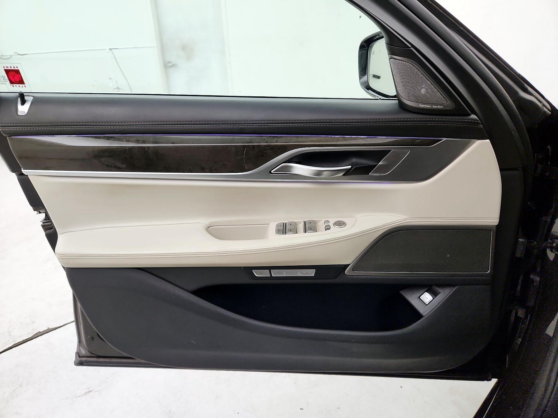 Thumbnail: 2017 BMW 7 Series - 12