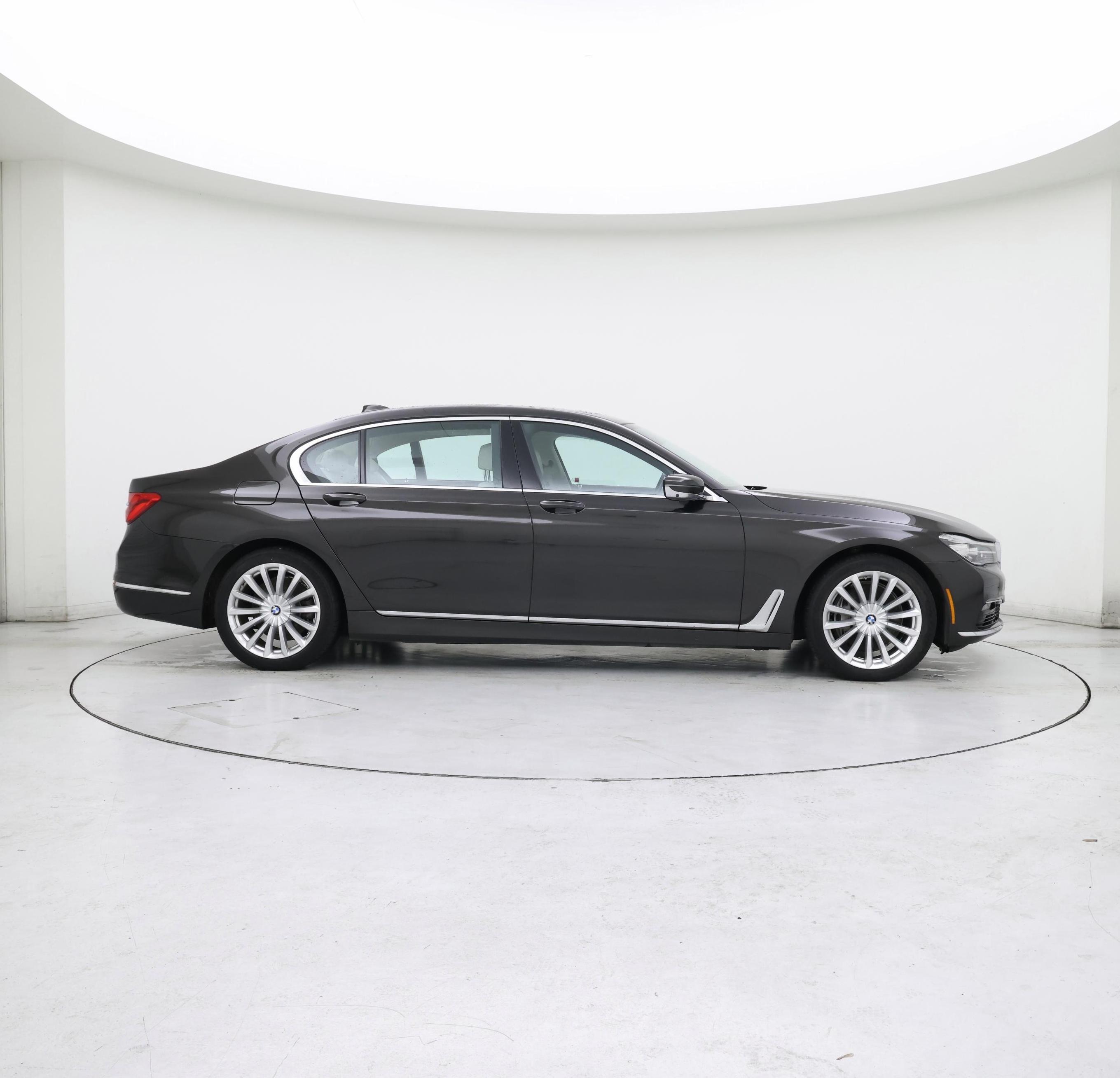 Thumbnail: 2017 BMW 7 Series - 7