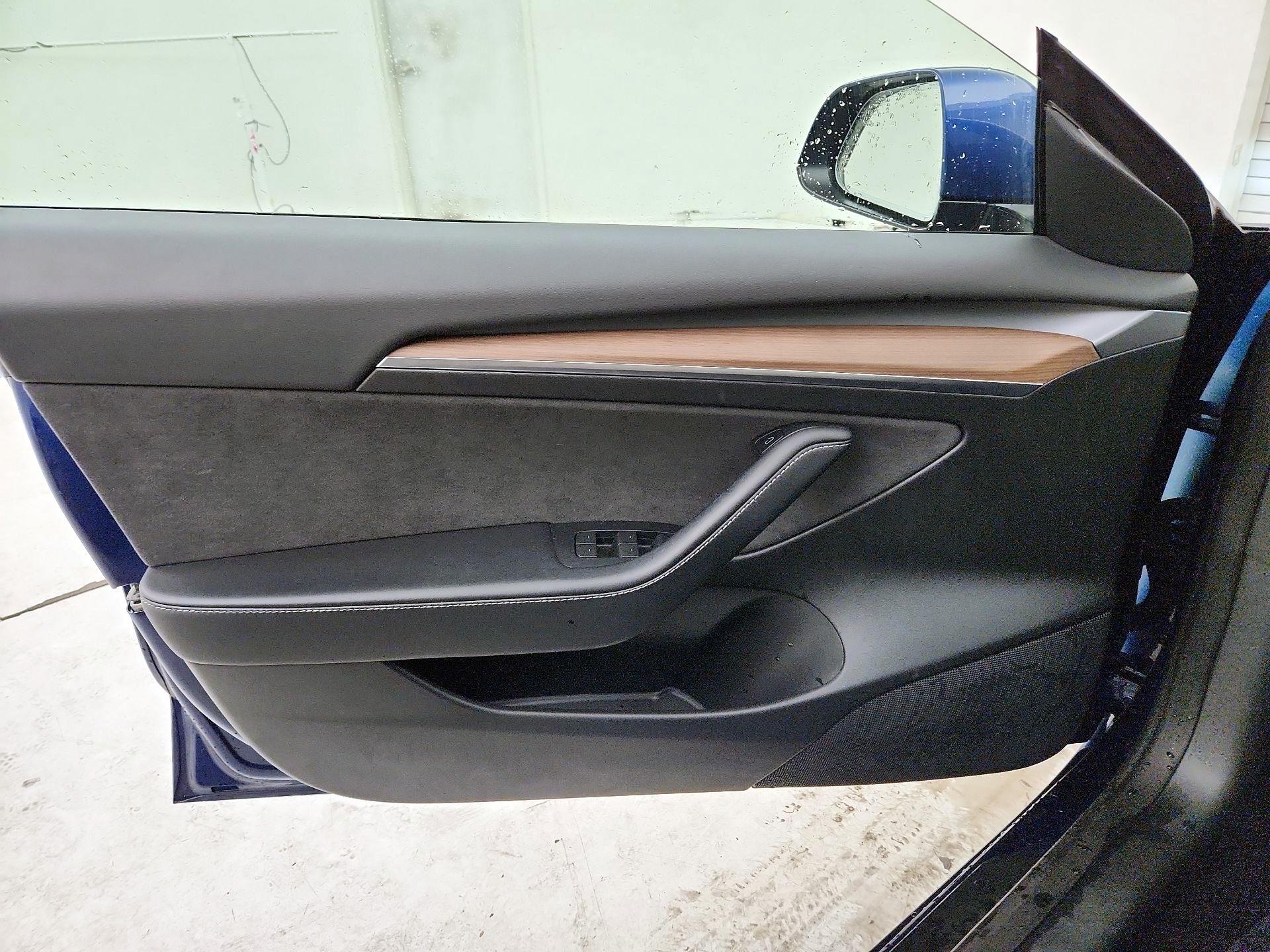 Thumbnail: 2022 Tesla Model 3 - 12