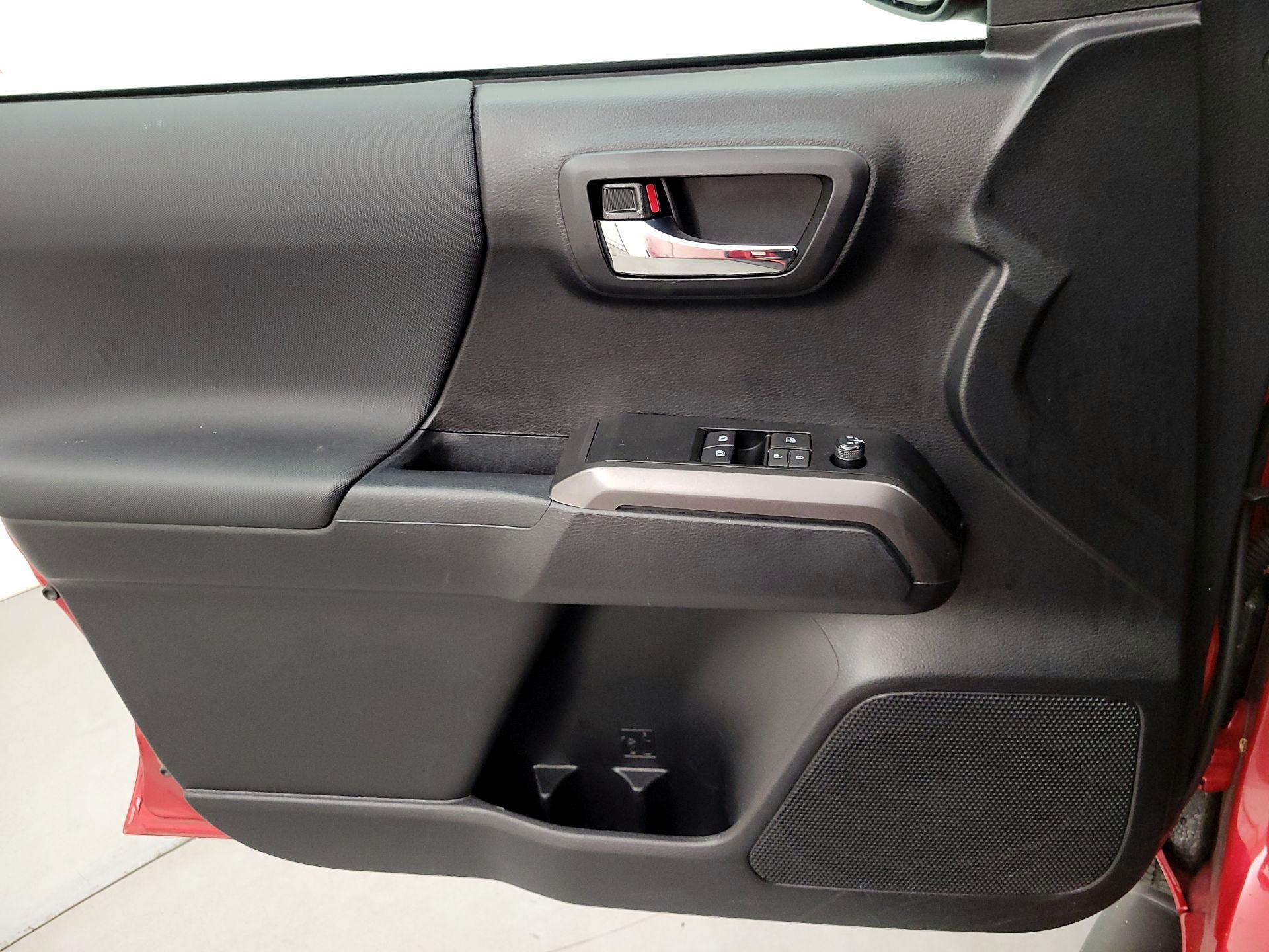 Thumbnail: 2019 Toyota Tacoma - 12