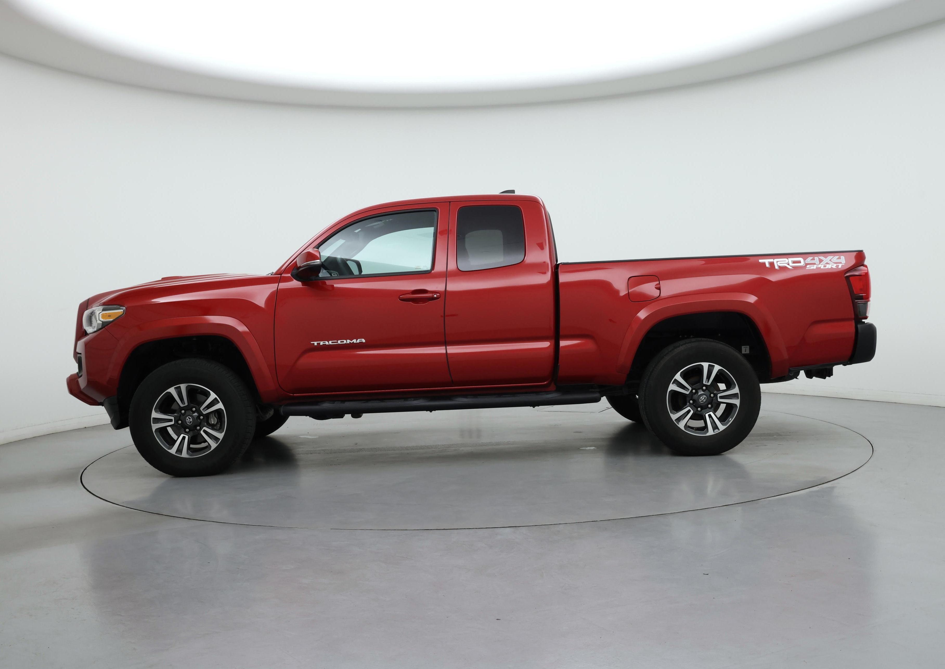 Thumbnail: 2019 Toyota Tacoma - 3