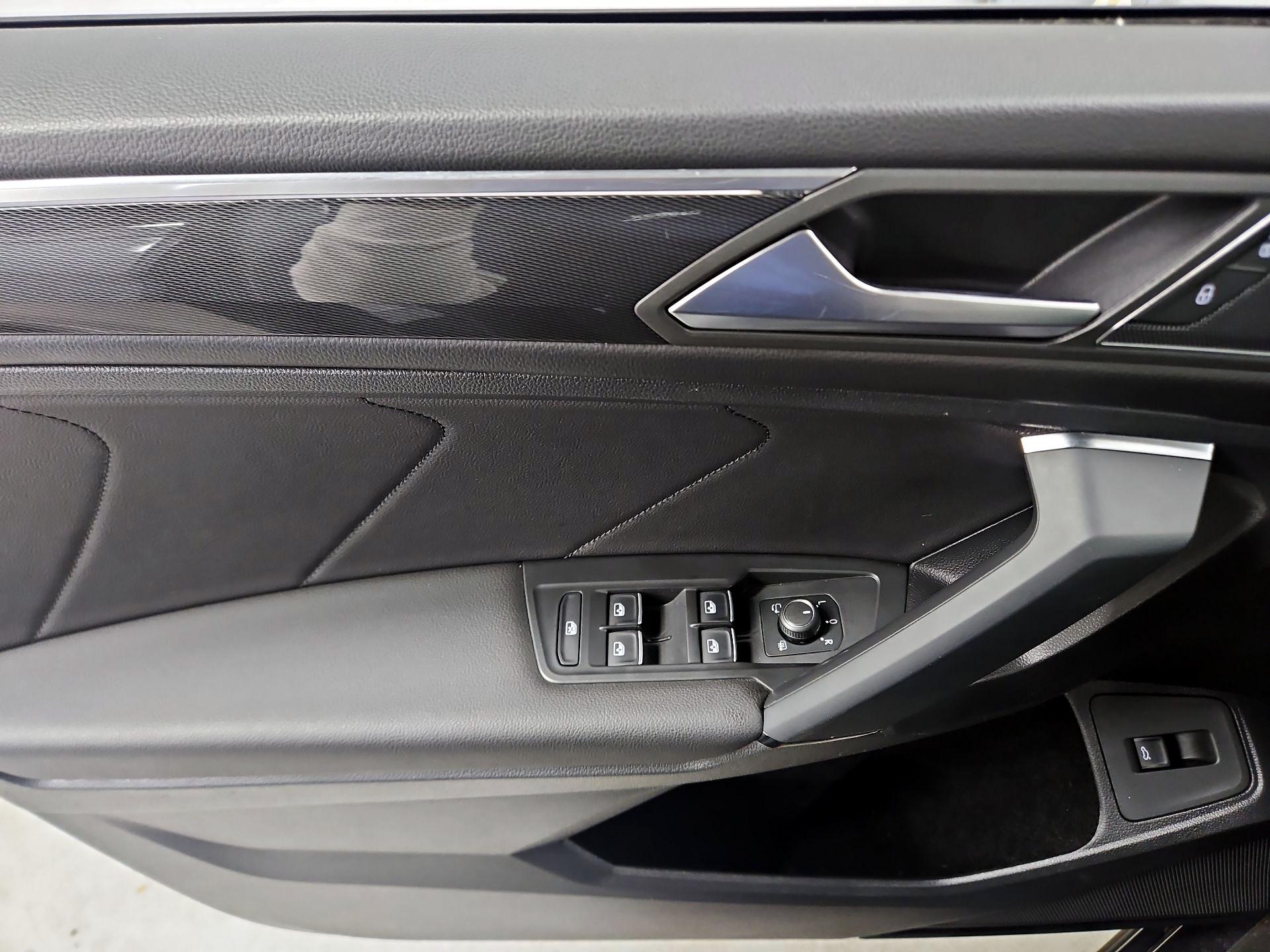 Thumbnail: 2019 Volkswagen Tiguan - 12