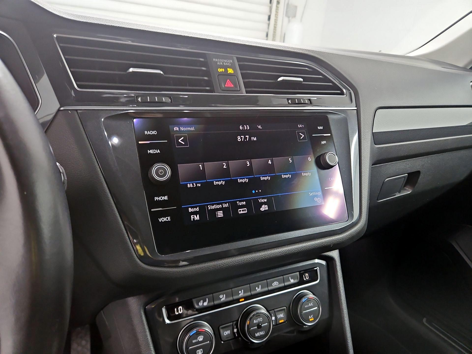 Thumbnail: 2019 Volkswagen Tiguan - 16