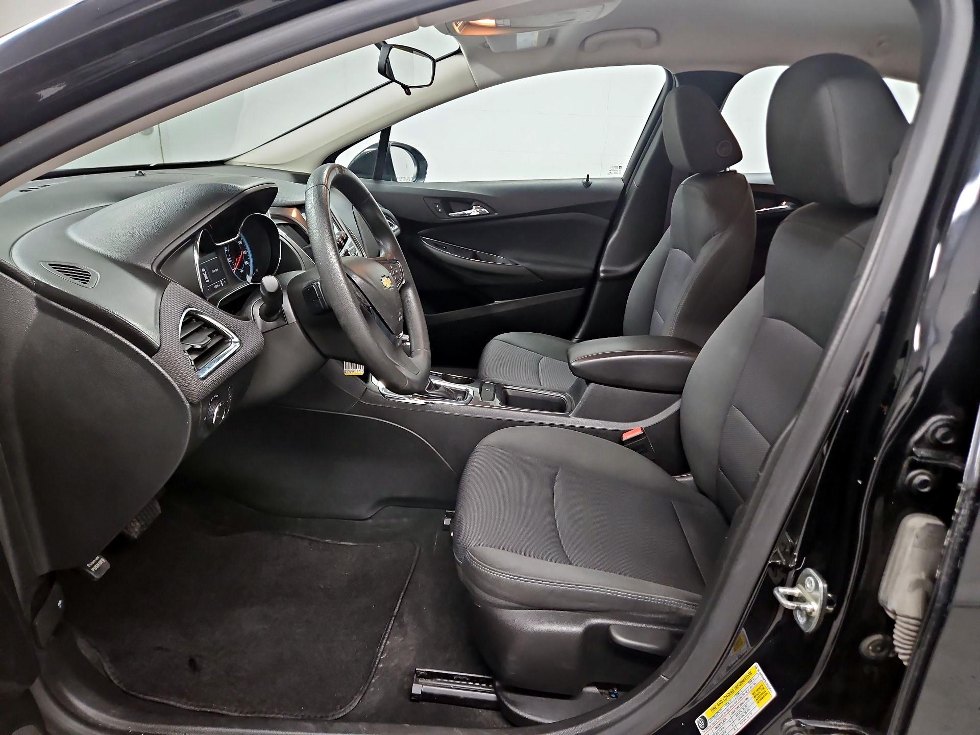 Thumbnail: 2017 Chevrolet Cruze - 11