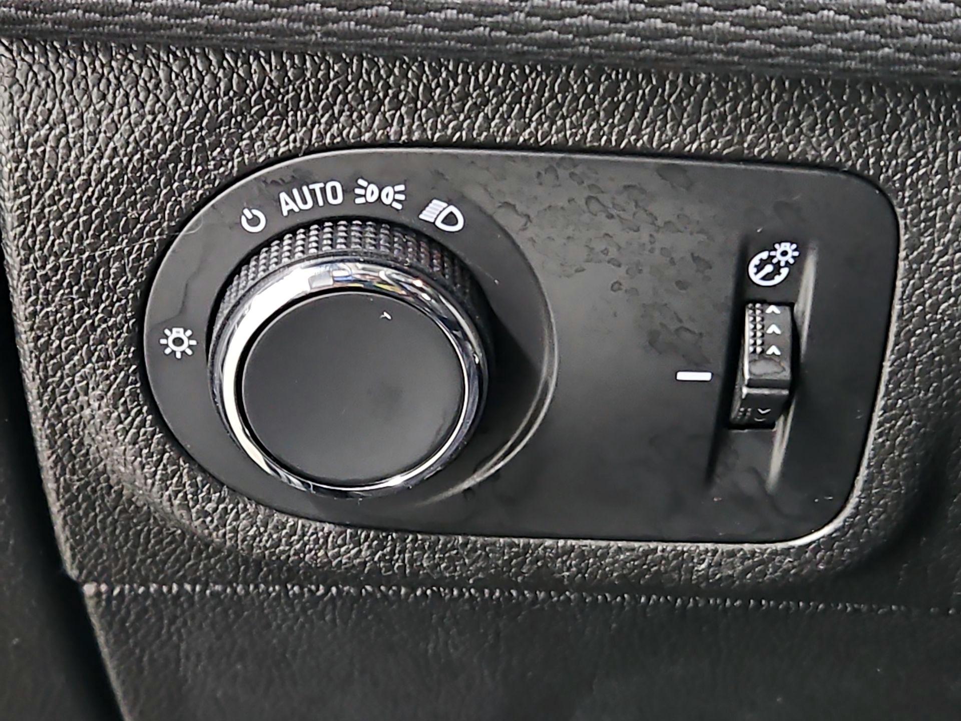 Thumbnail: 2017 Chevrolet Cruze - 13