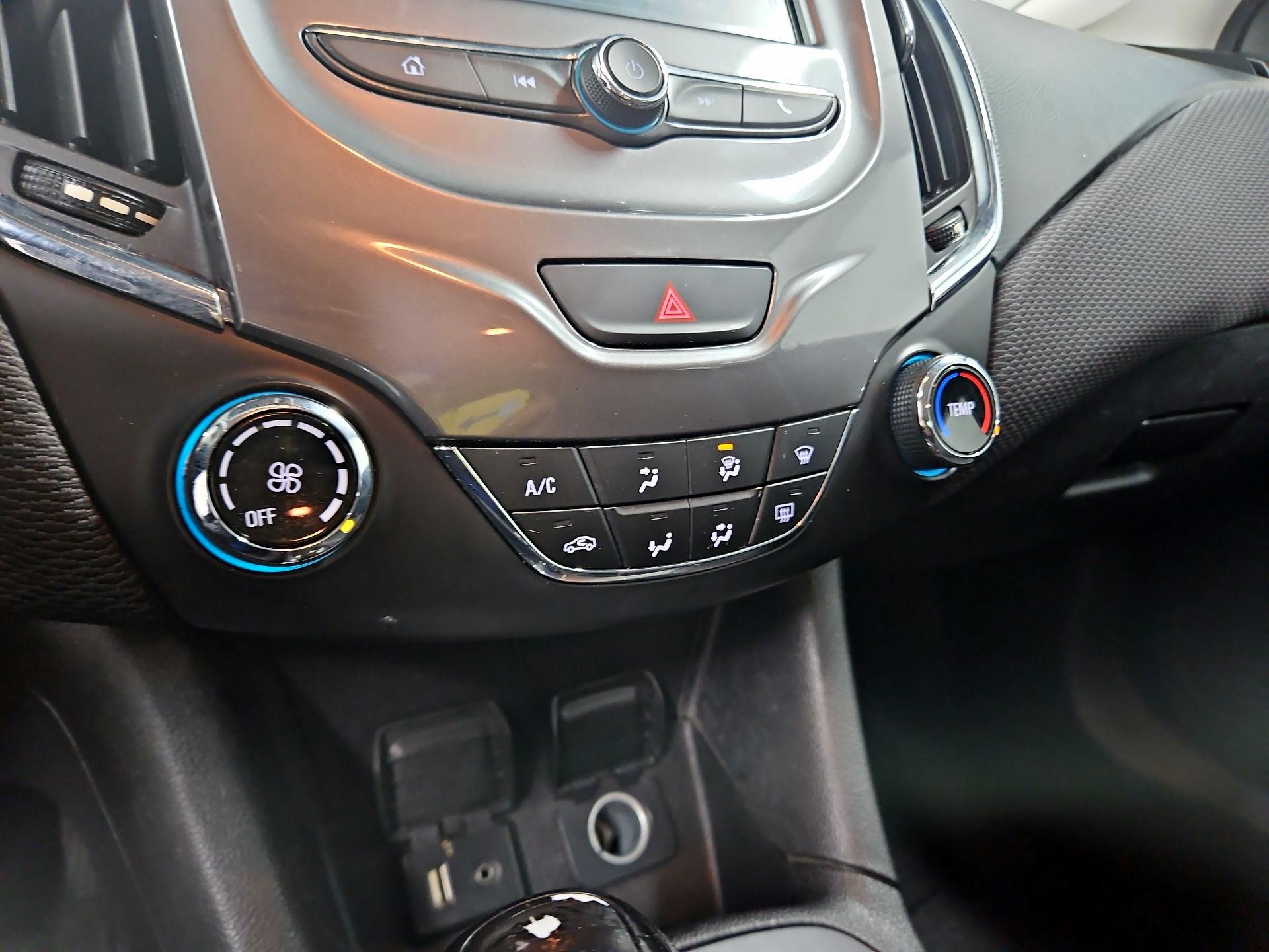 Thumbnail: 2017 Chevrolet Cruze - 16