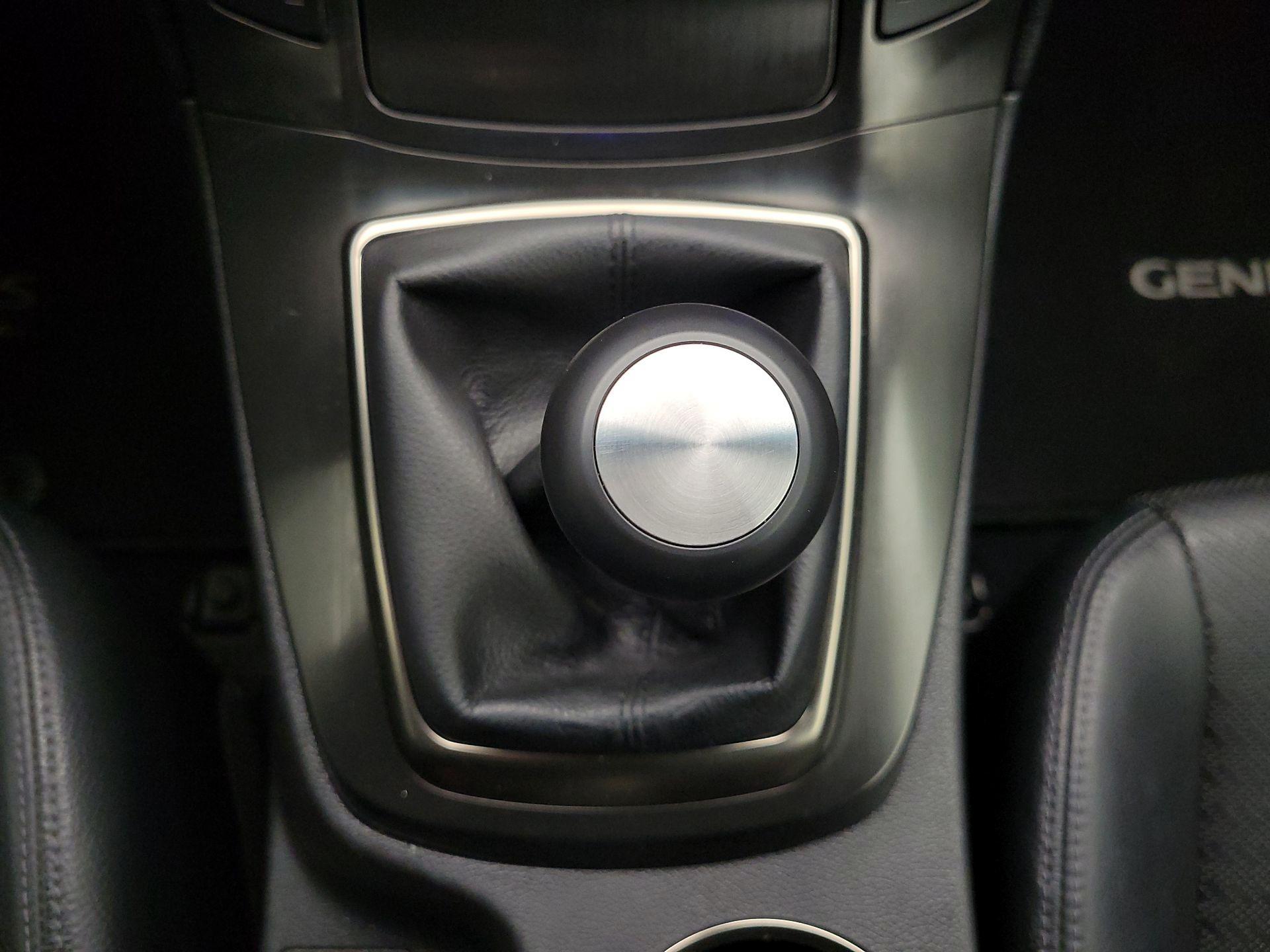 Thumbnail: 2015 Hyundai Genesis - 17