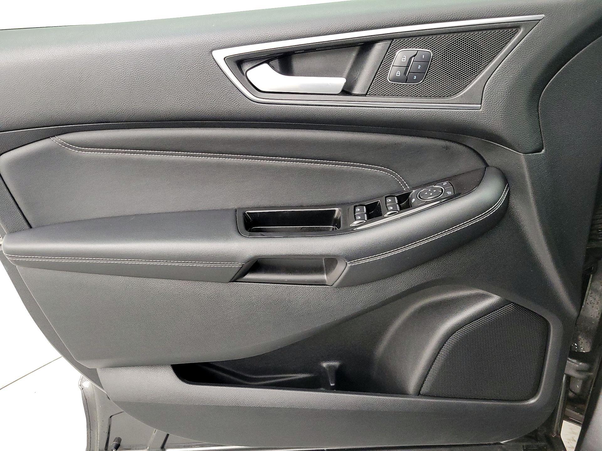 Thumbnail: 2015 Ford Edge - 12