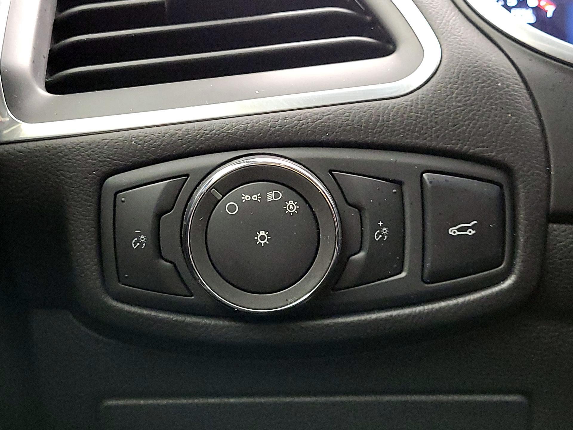 Thumbnail: 2015 Ford Edge - 13