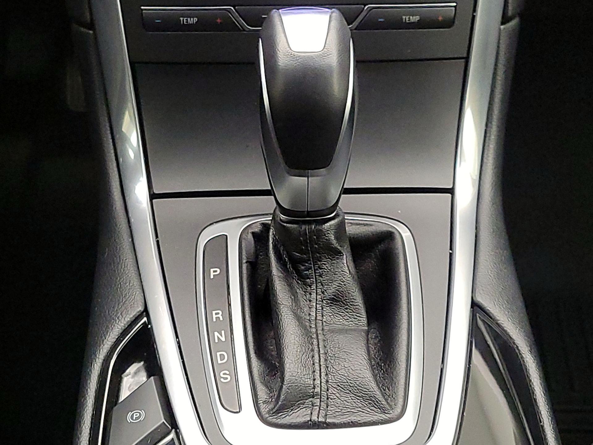 Thumbnail: 2015 Ford Edge - 17