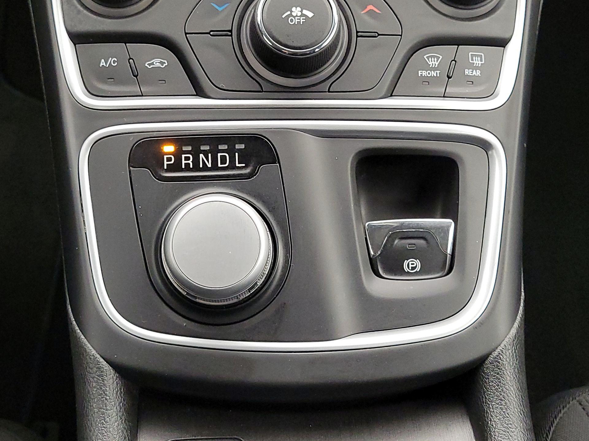 Thumbnail: 2016 Chrysler 200 - 18