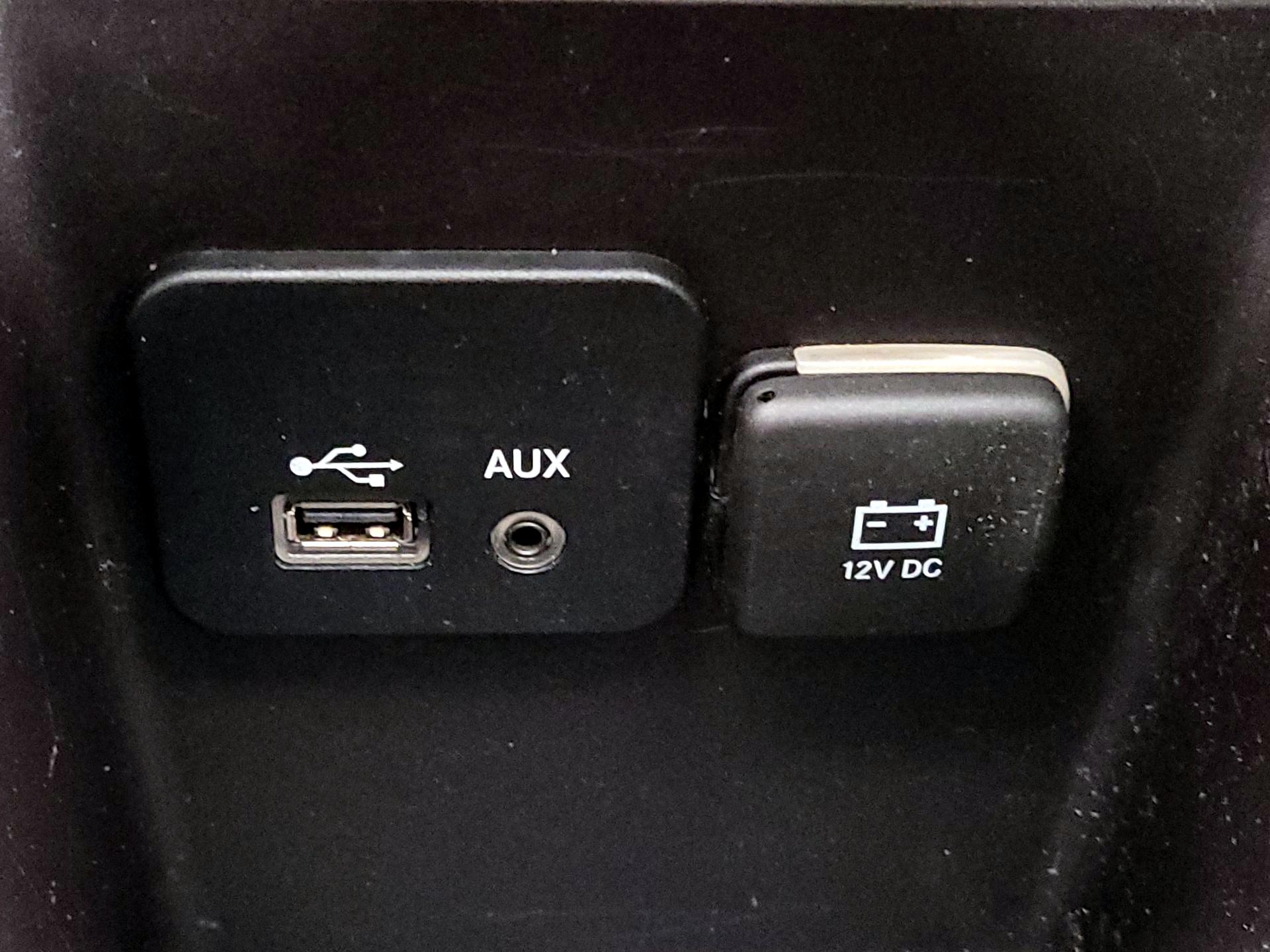 Thumbnail: 2016 Chrysler 200 - 19