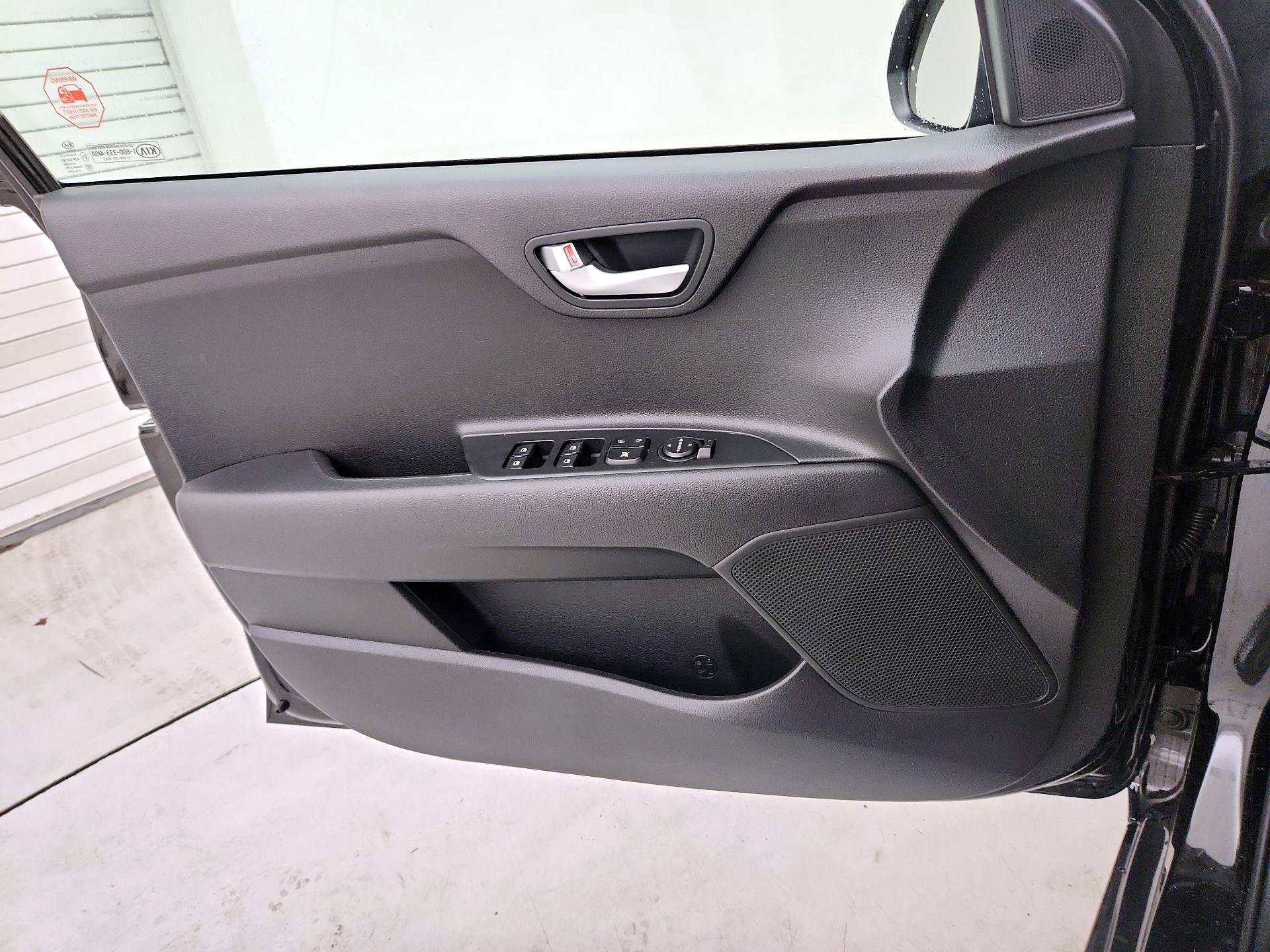 Thumbnail: 2021 Kia Rio - 12