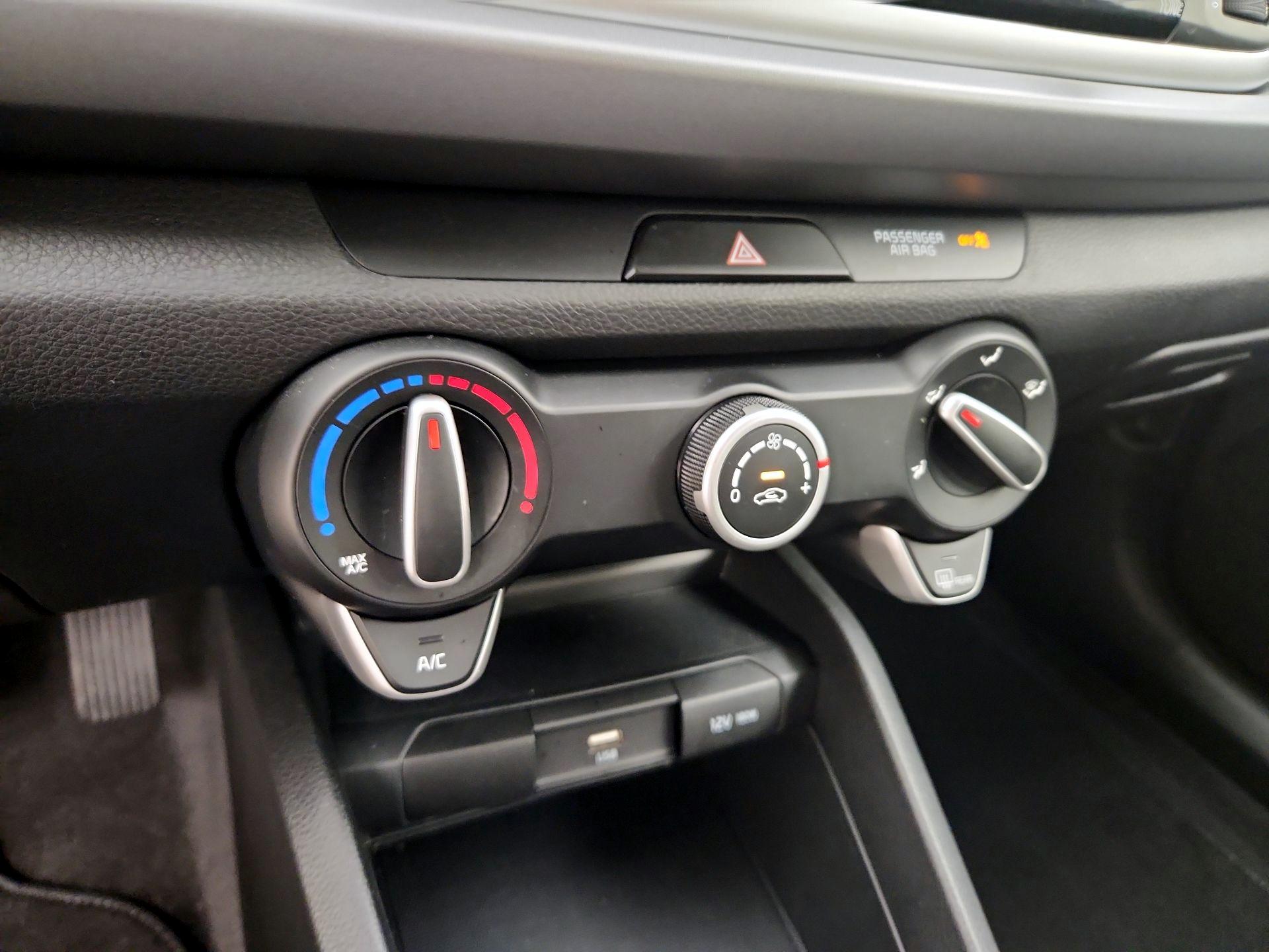 Thumbnail: 2021 Kia Rio - 16