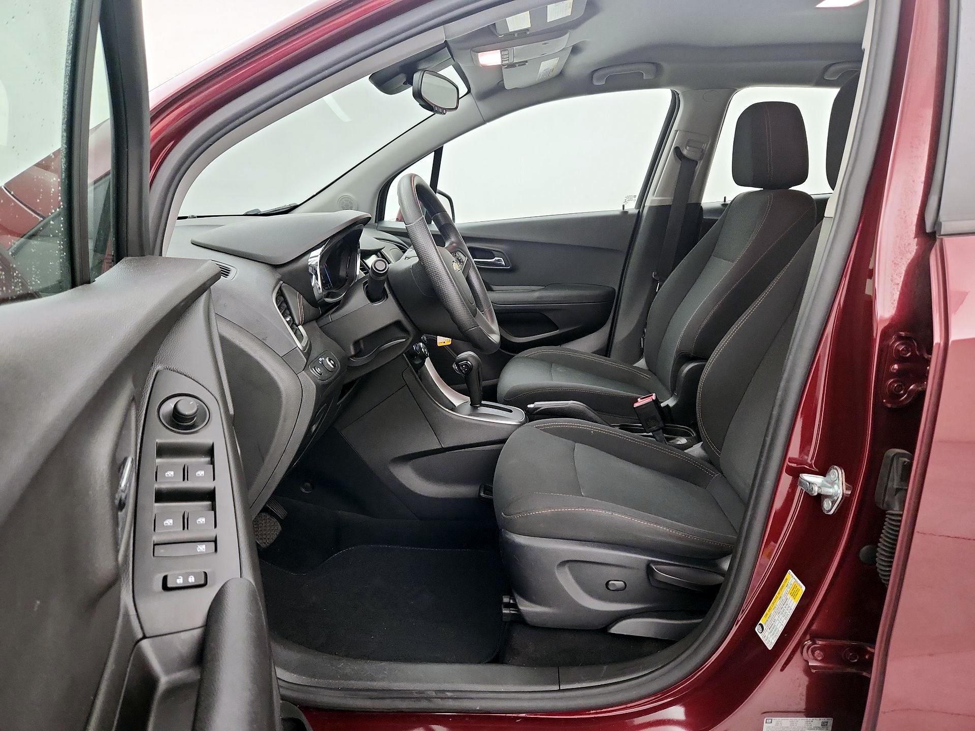 Thumbnail: 2017 Chevrolet Trax - 11