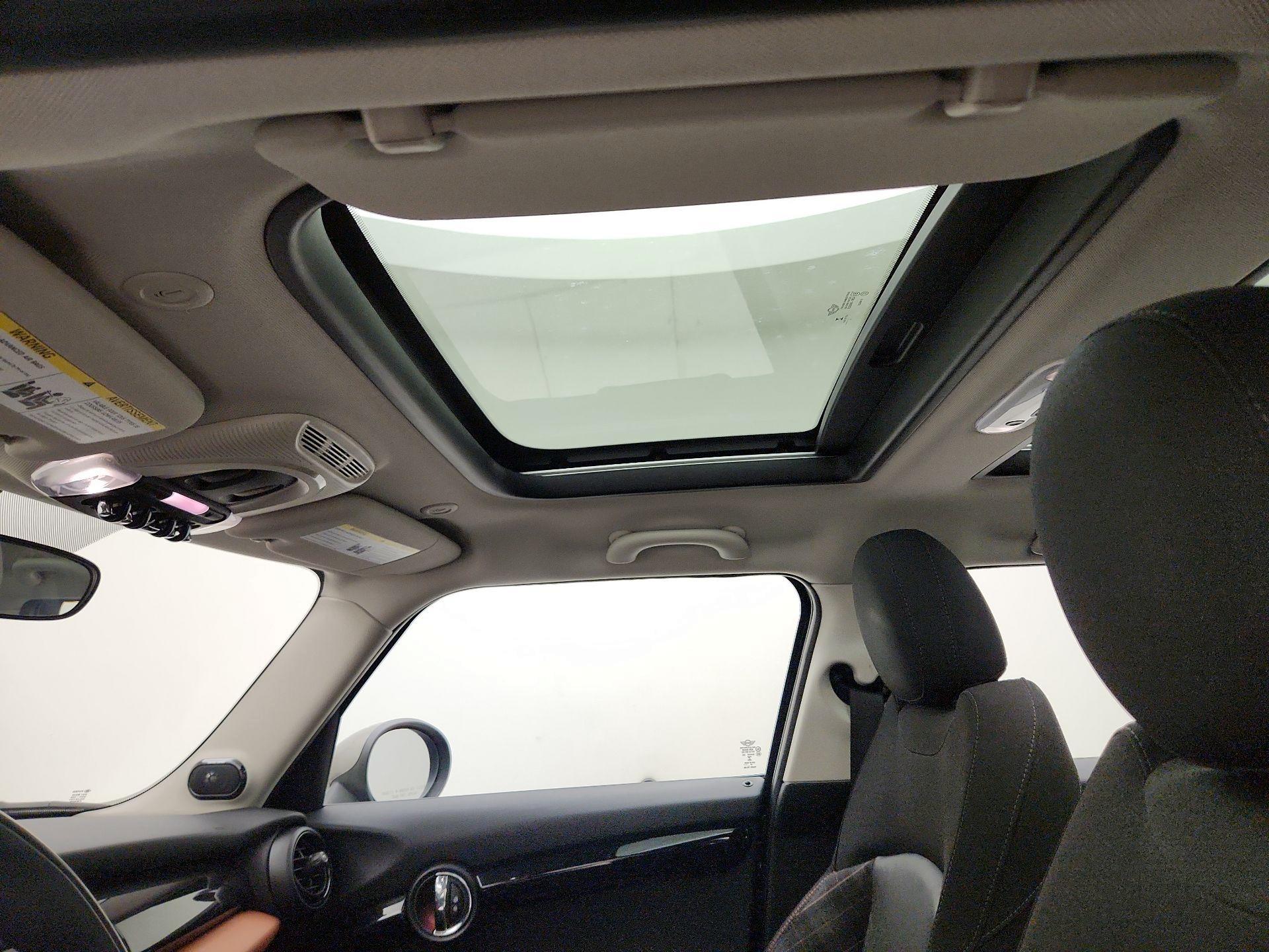 Thumbnail: 2018 MINI Cooper Hardtop - 19