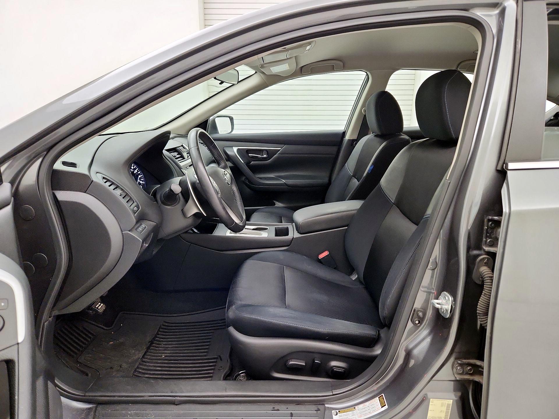 Thumbnail: 2016 Nissan Altima - 11