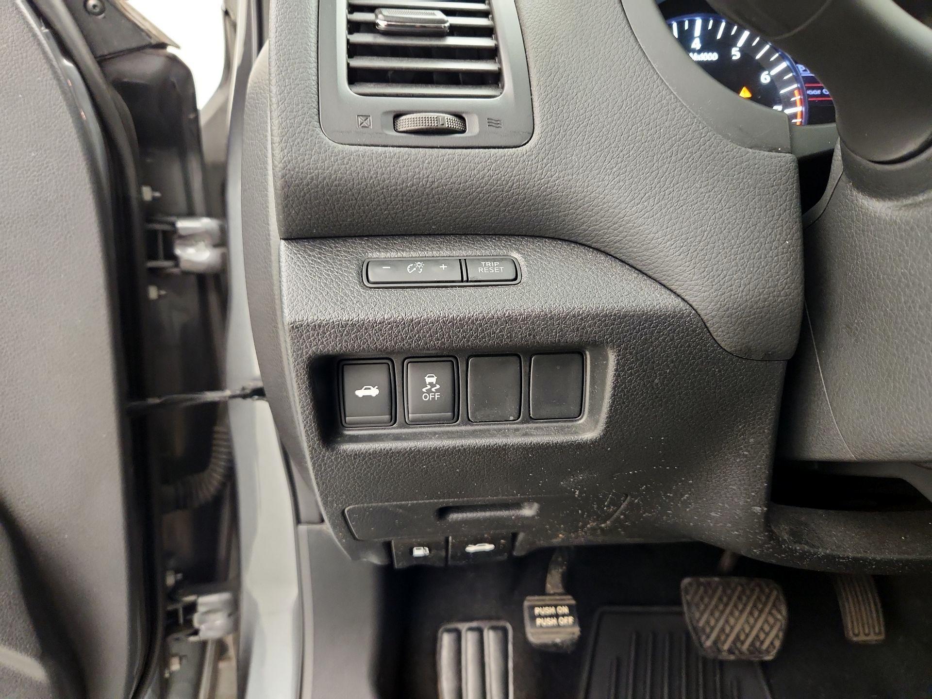 Thumbnail: 2016 Nissan Altima - 13