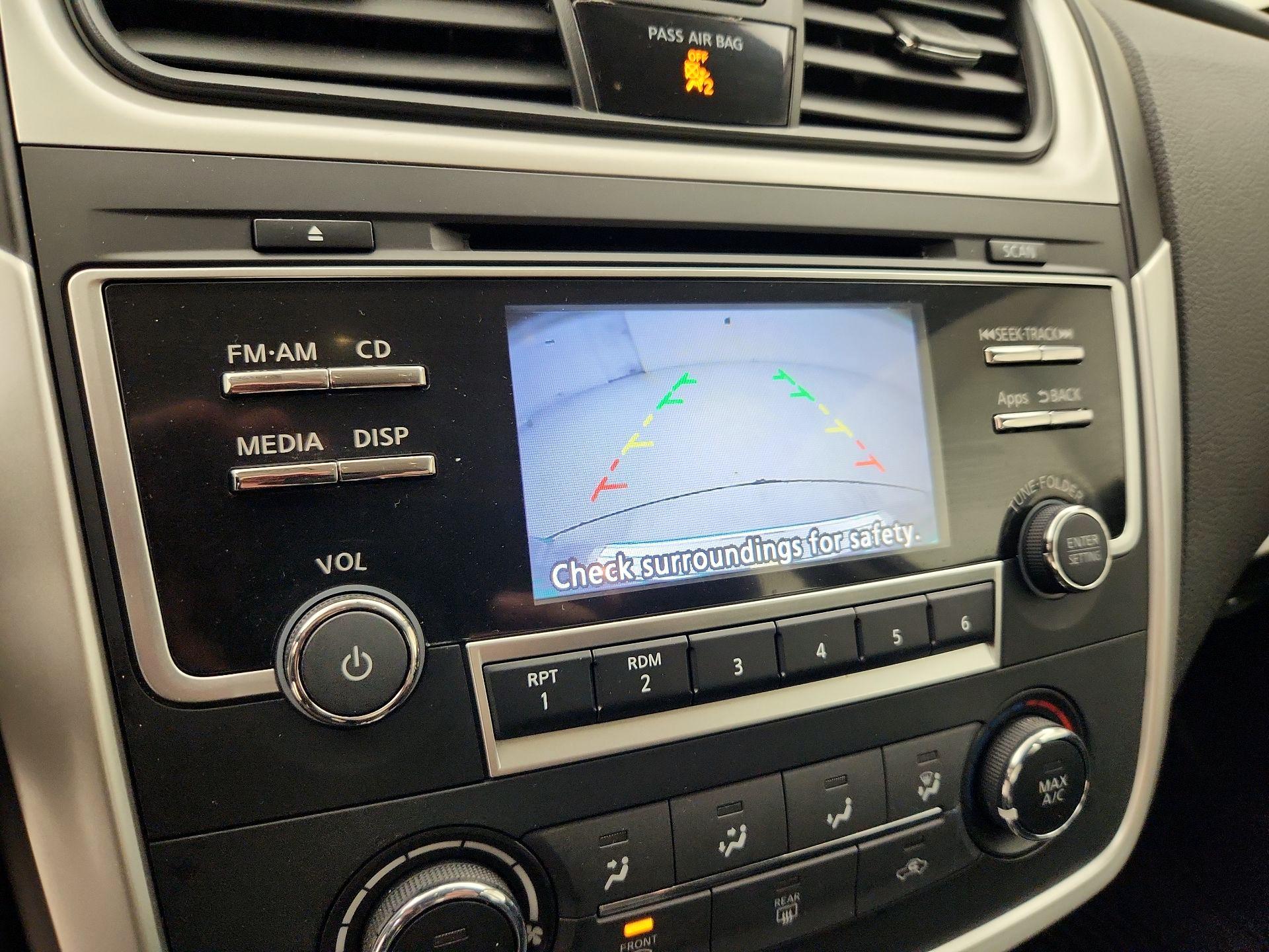 Thumbnail: 2016 Nissan Altima - 14