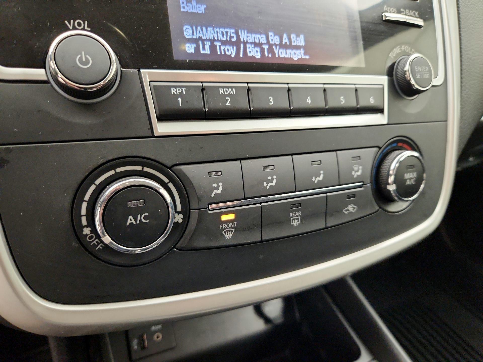 Thumbnail: 2016 Nissan Altima - 16