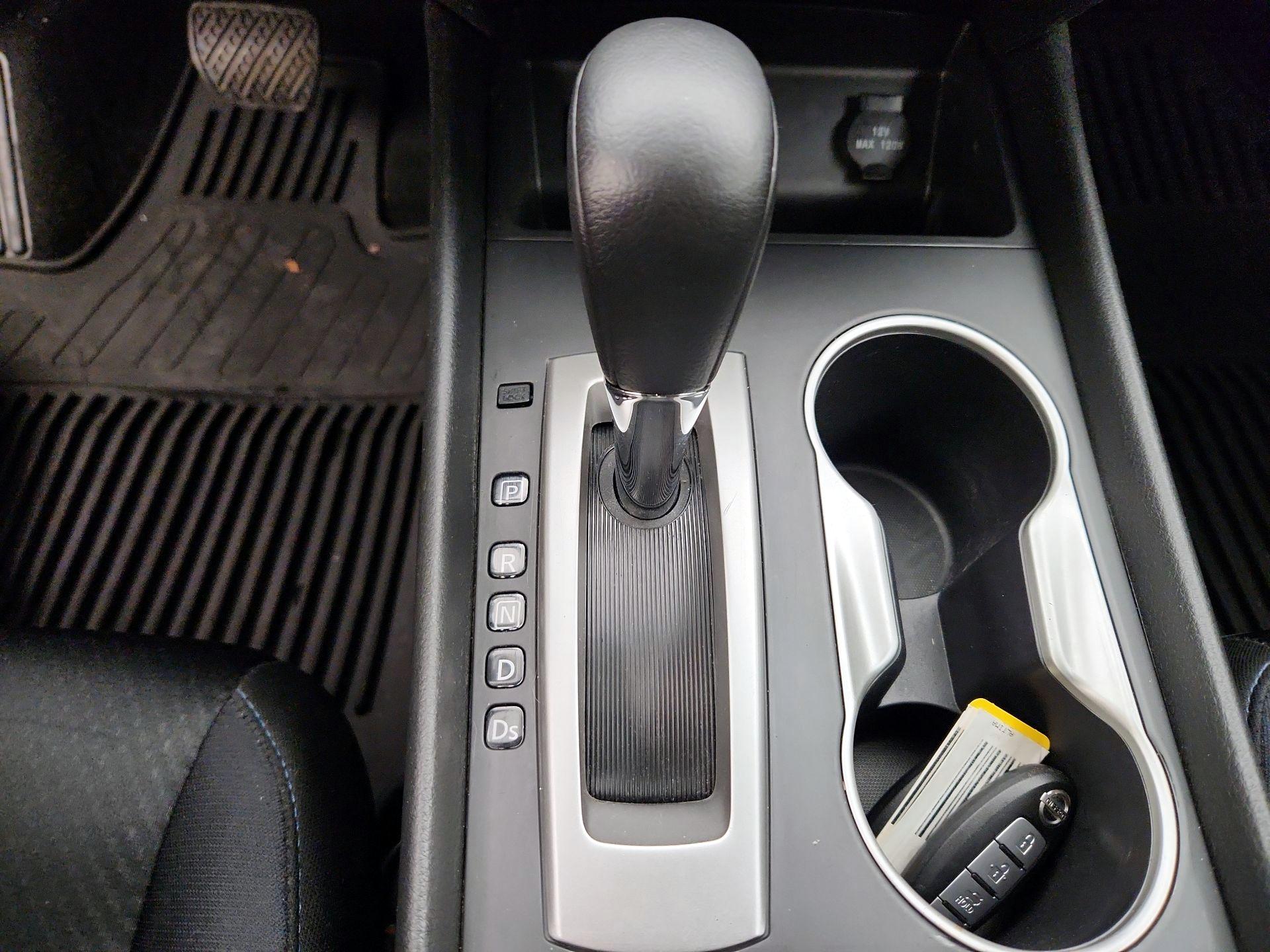 Thumbnail: 2016 Nissan Altima - 17