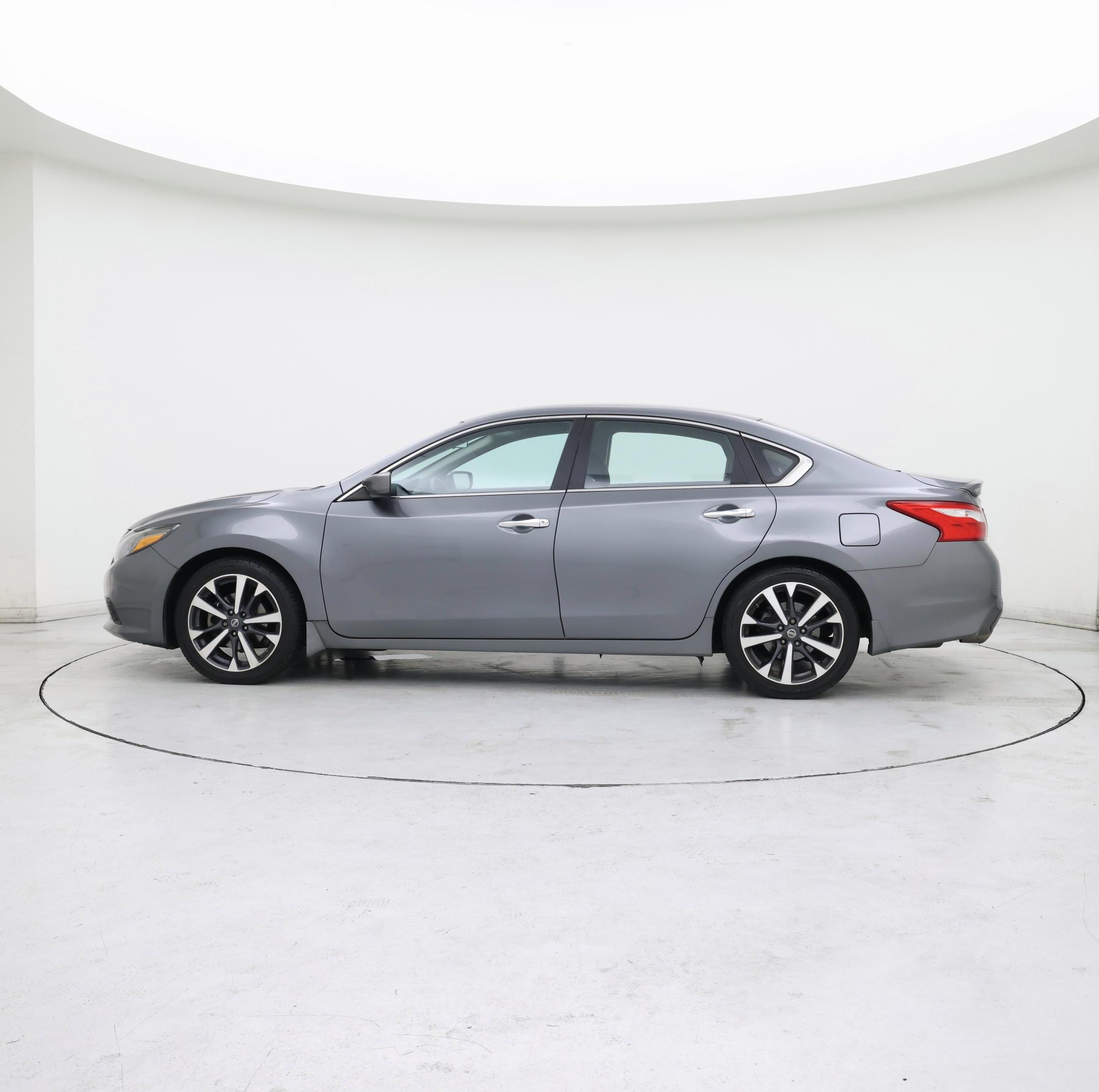 Thumbnail: 2016 Nissan Altima - 3