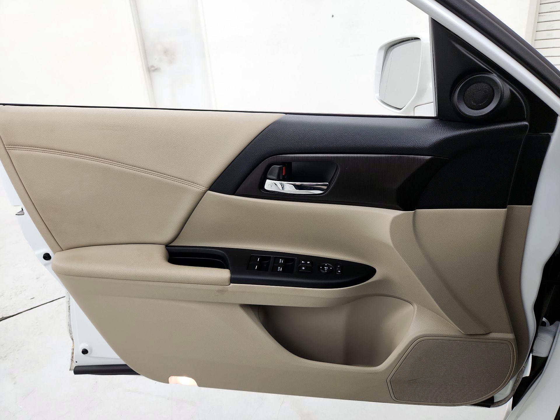 Thumbnail: 2015 Honda Accord - 12