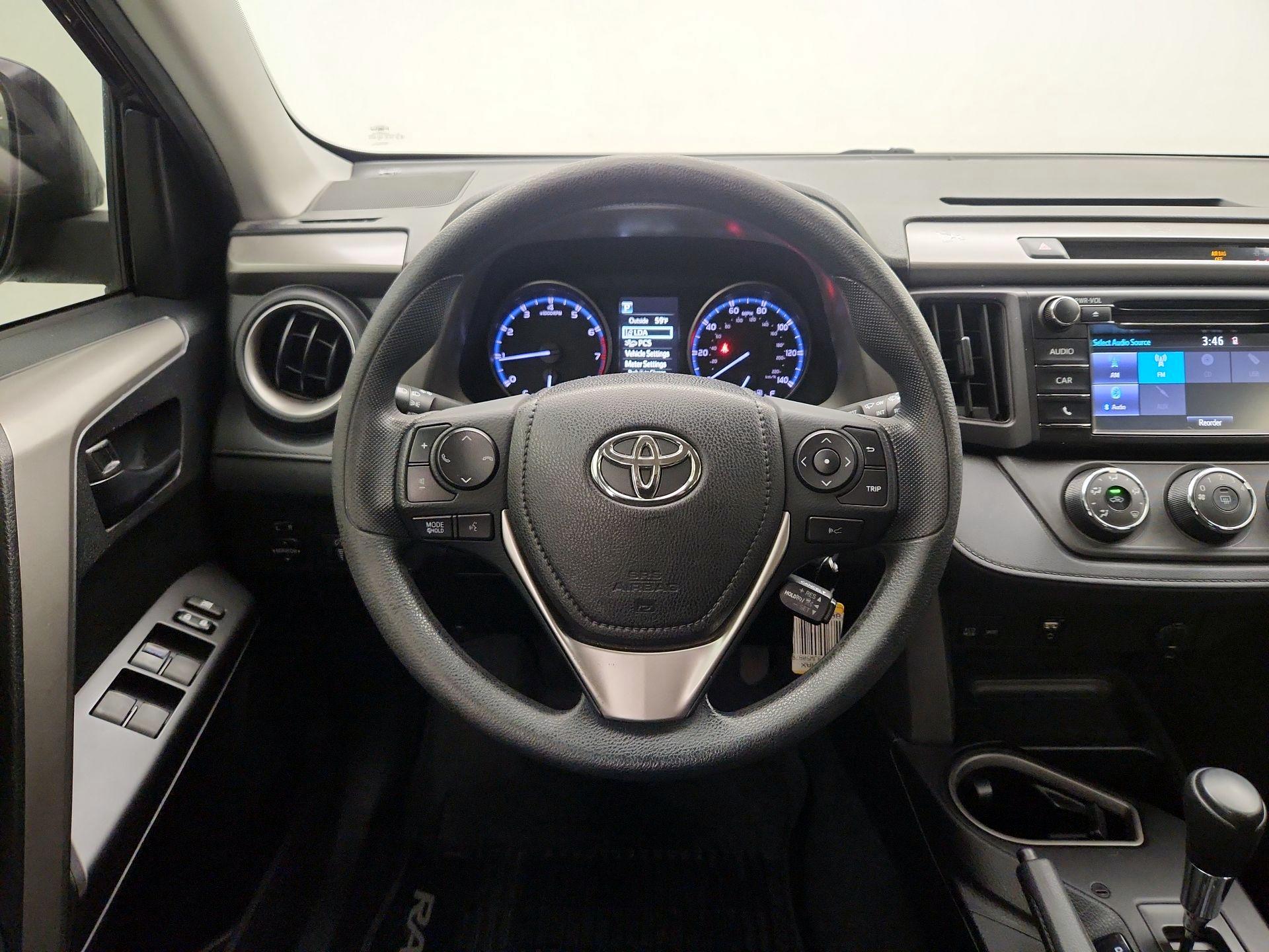 Thumbnail: 2018 Toyota RAV4 - 10