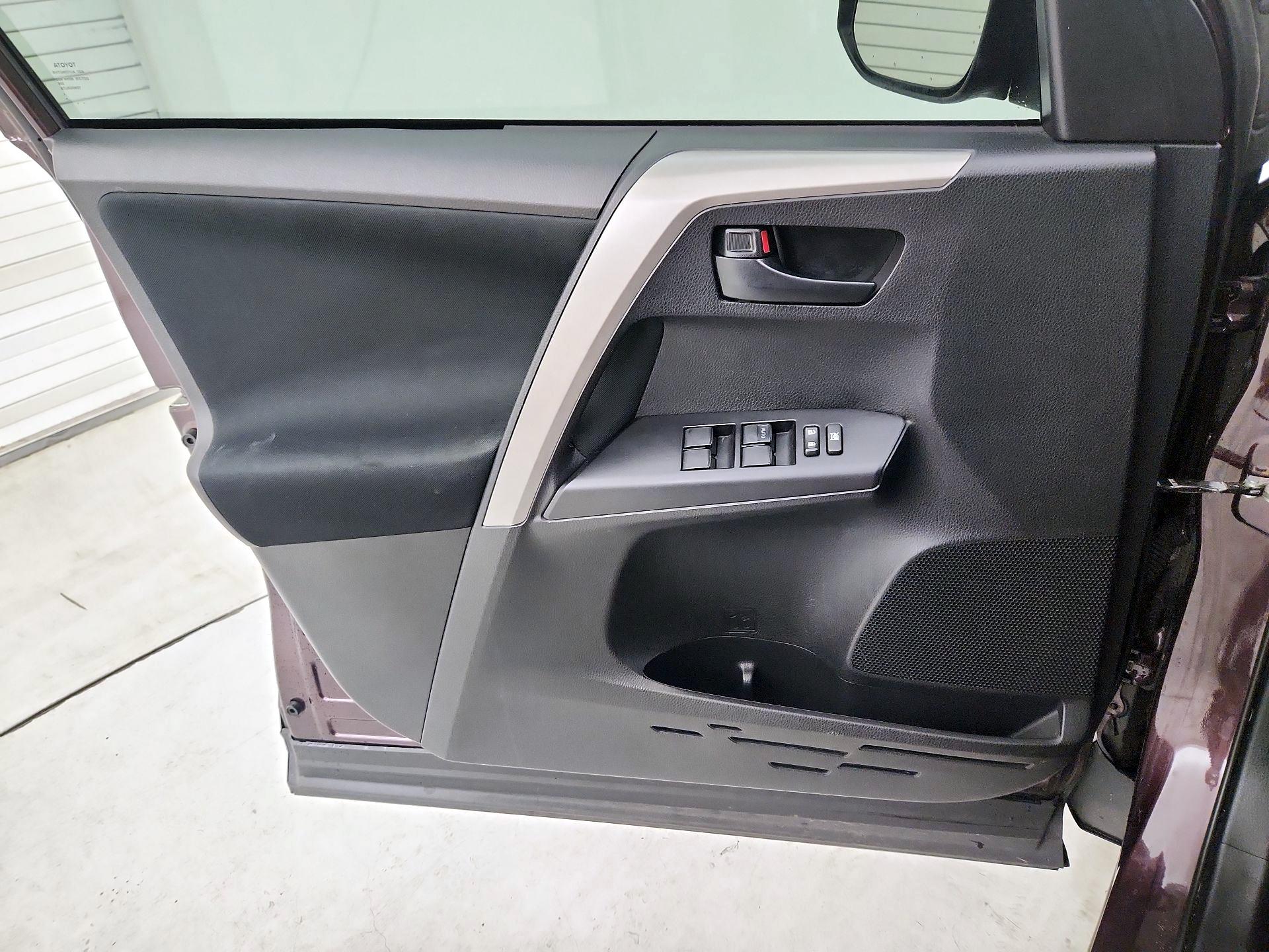 Thumbnail: 2018 Toyota RAV4 - 12