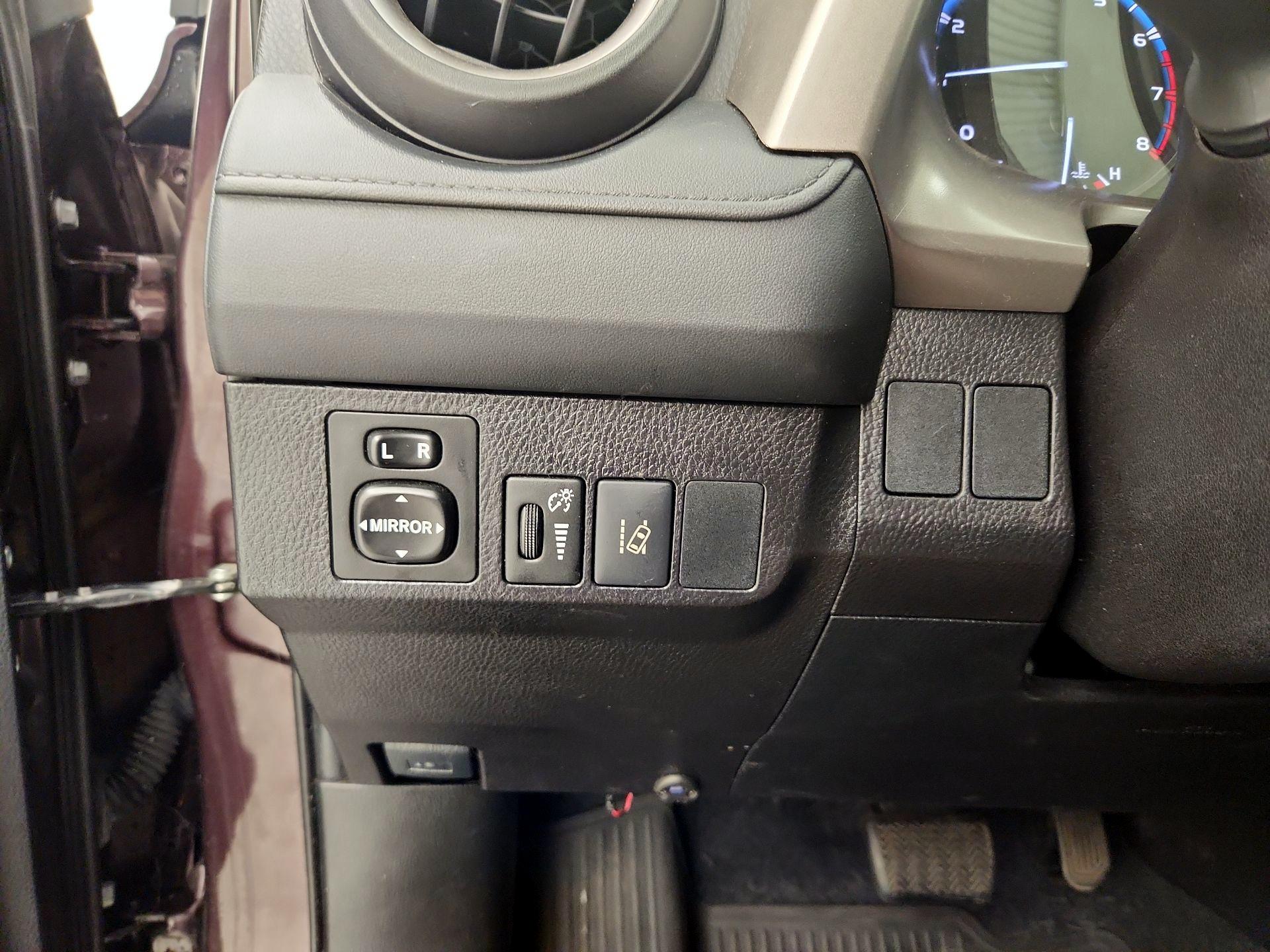 Thumbnail: 2018 Toyota RAV4 - 13