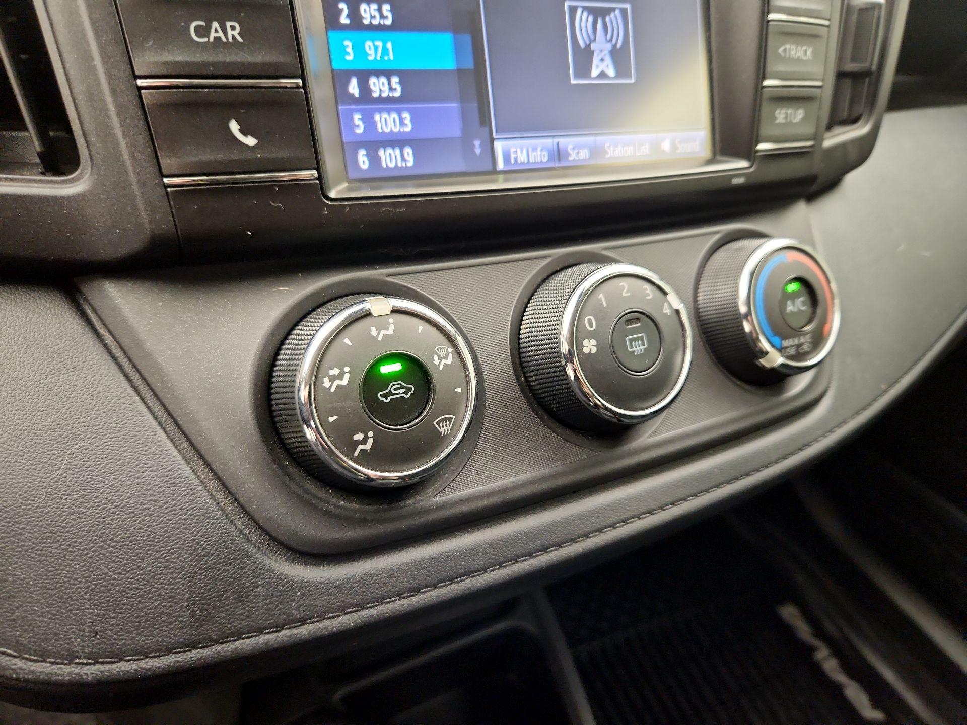 Thumbnail: 2018 Toyota RAV4 - 16