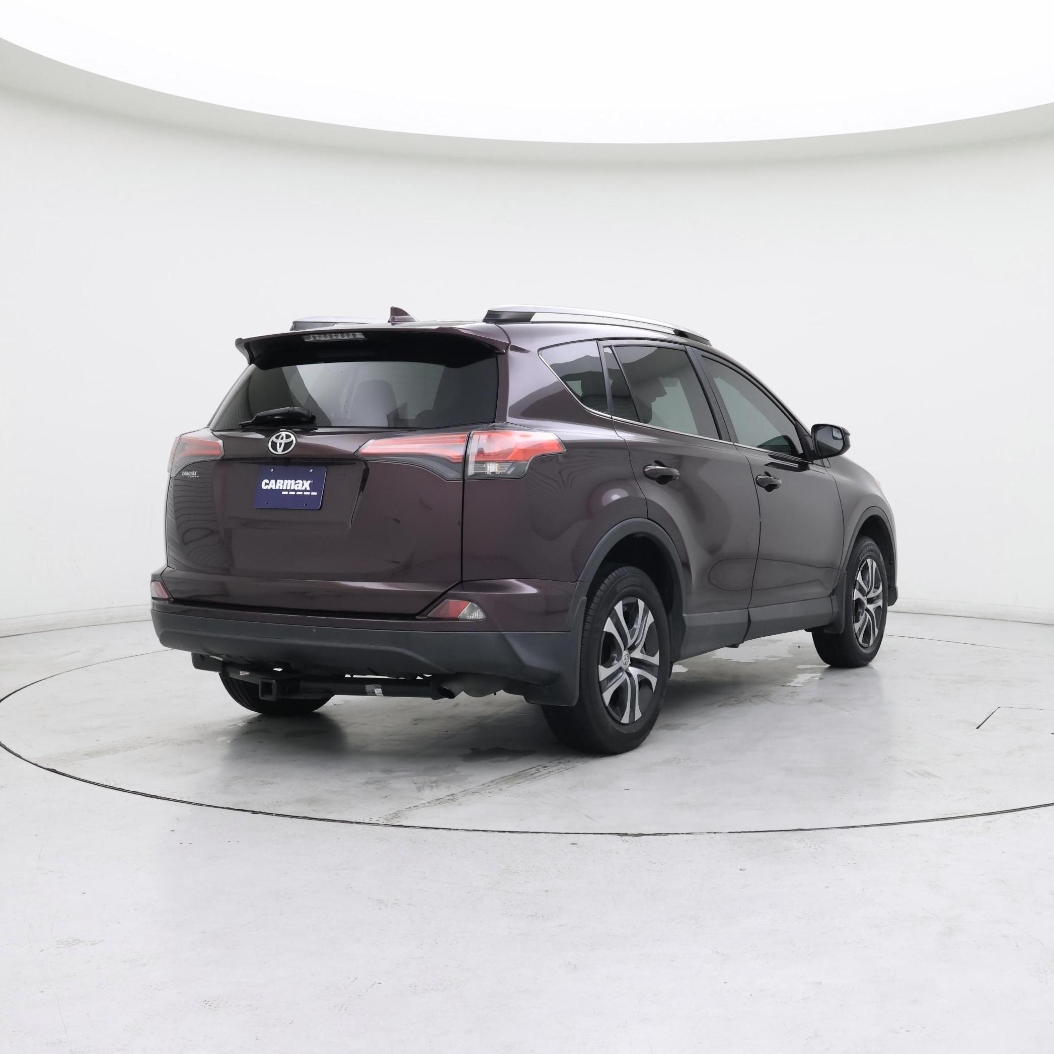 Thumbnail: 2018 Toyota RAV4 - 8