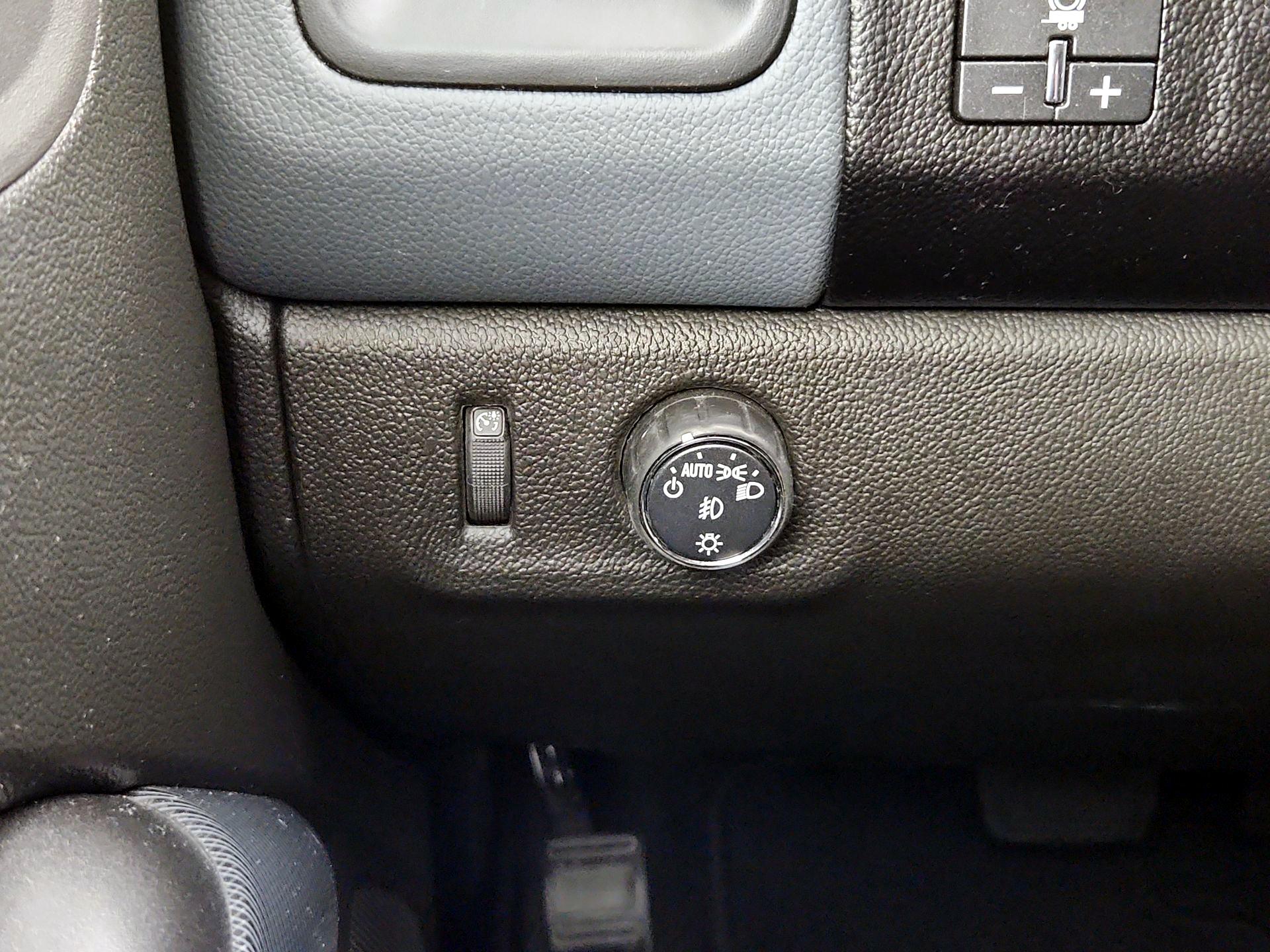 Thumbnail: 2022 Chevrolet Colorado - 13