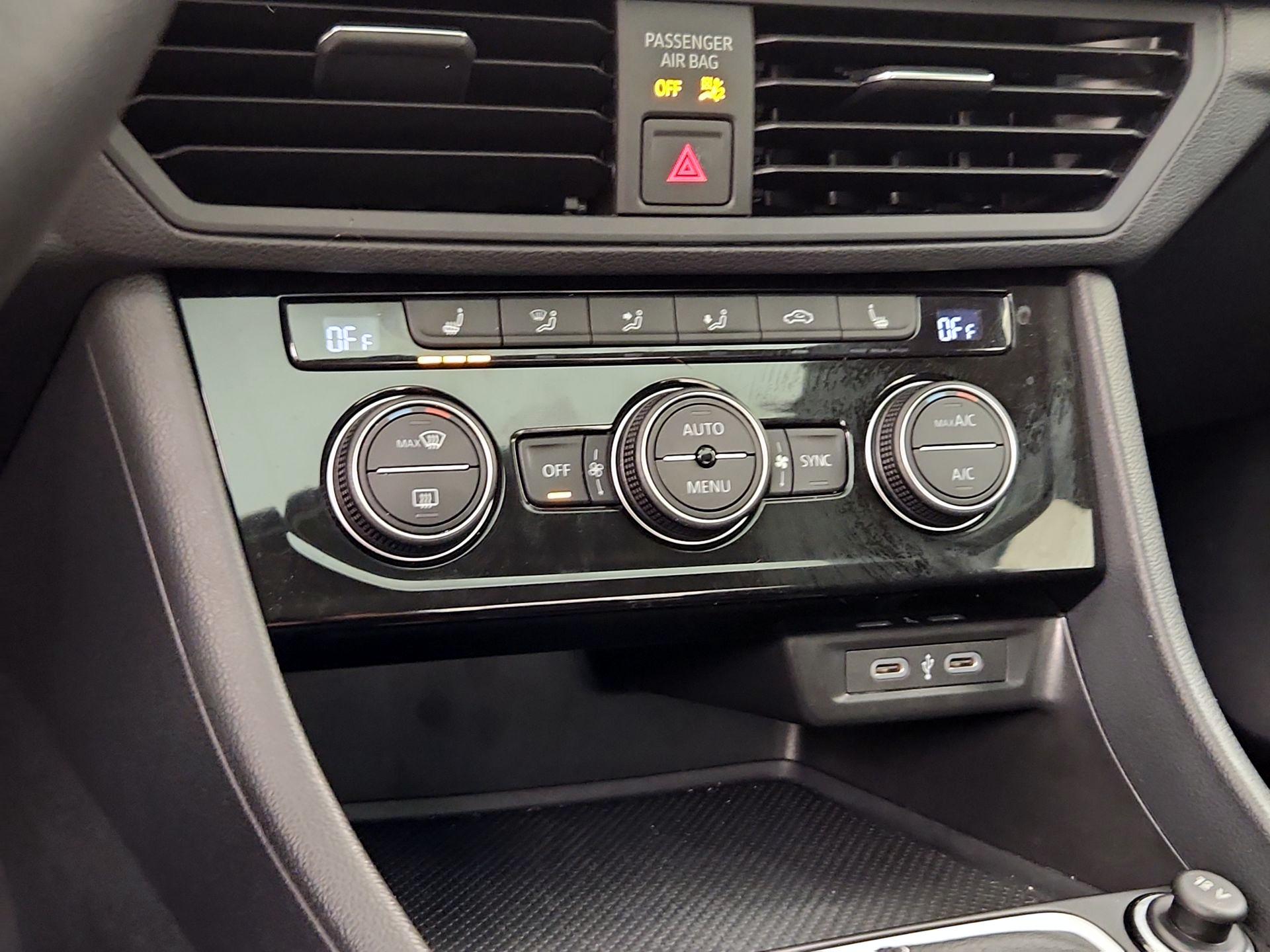 Thumbnail: 2023 Volkswagen Jetta - 16