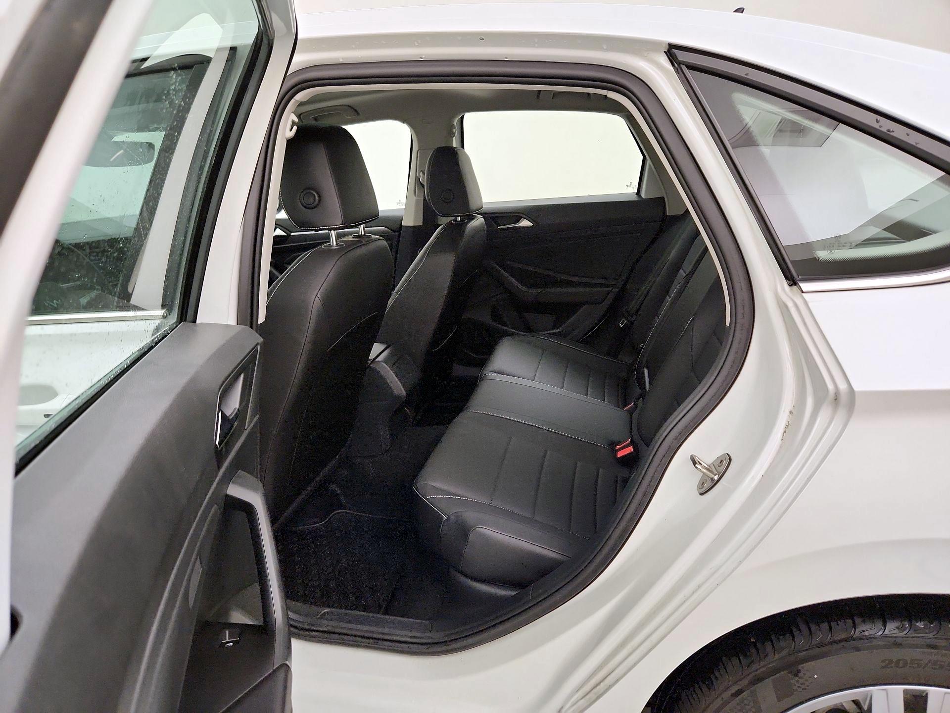 Thumbnail: 2023 Volkswagen Jetta - 20