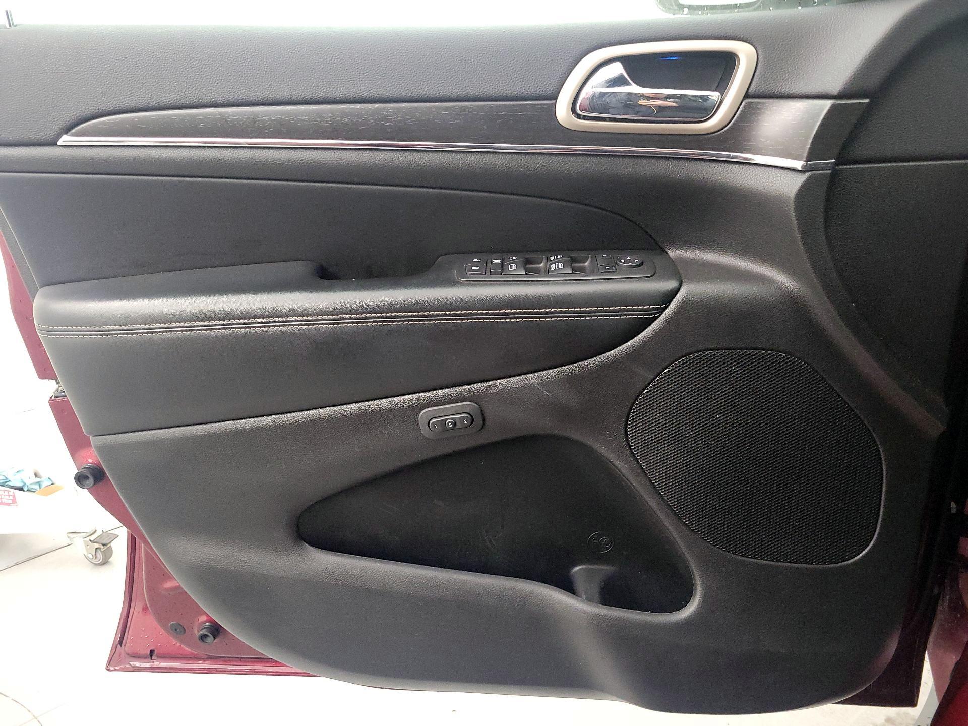 Thumbnail: 2017 Jeep Grand Cherokee - 12