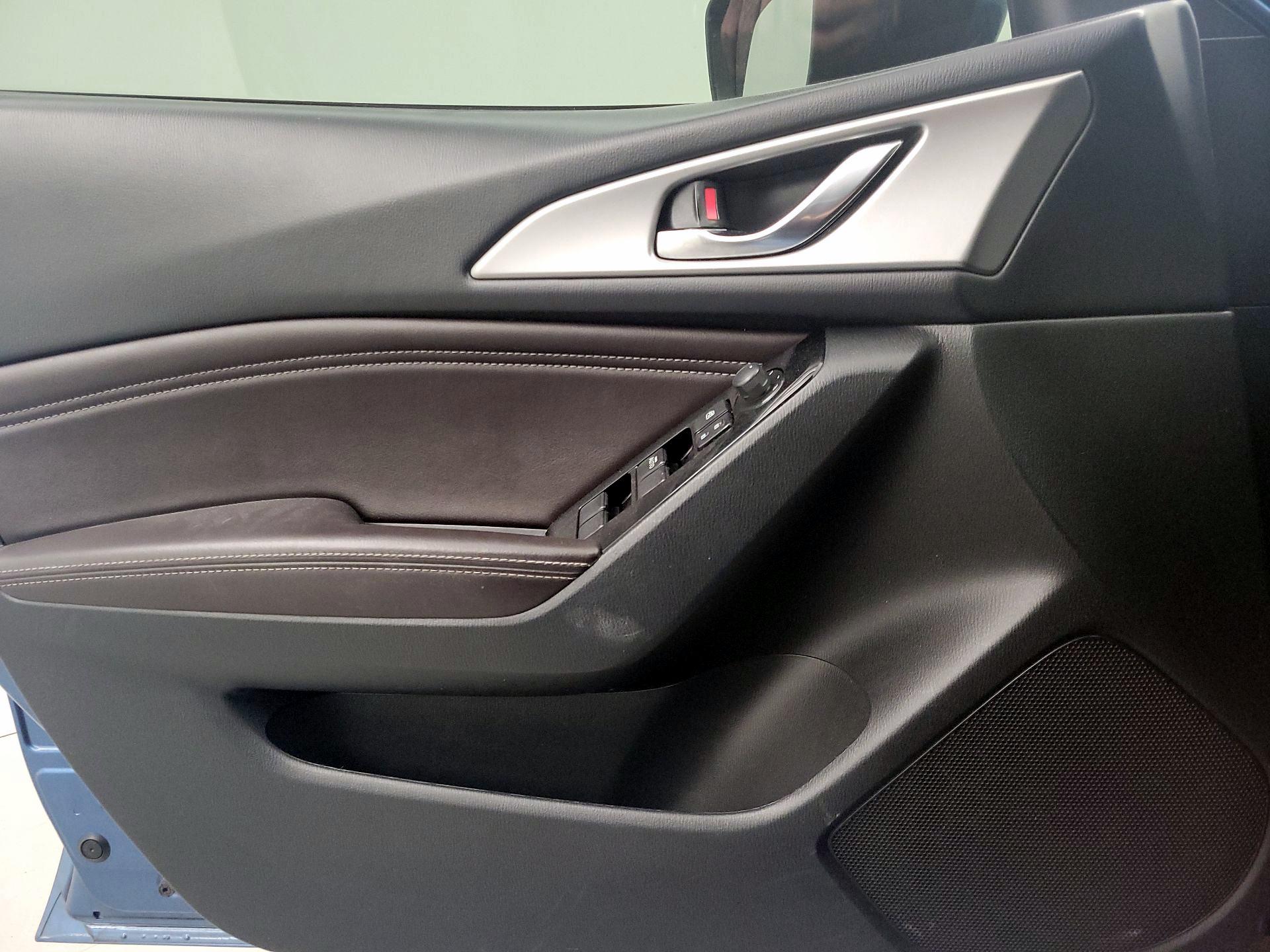 Thumbnail: 2018 Mazda Mazda3 - 12