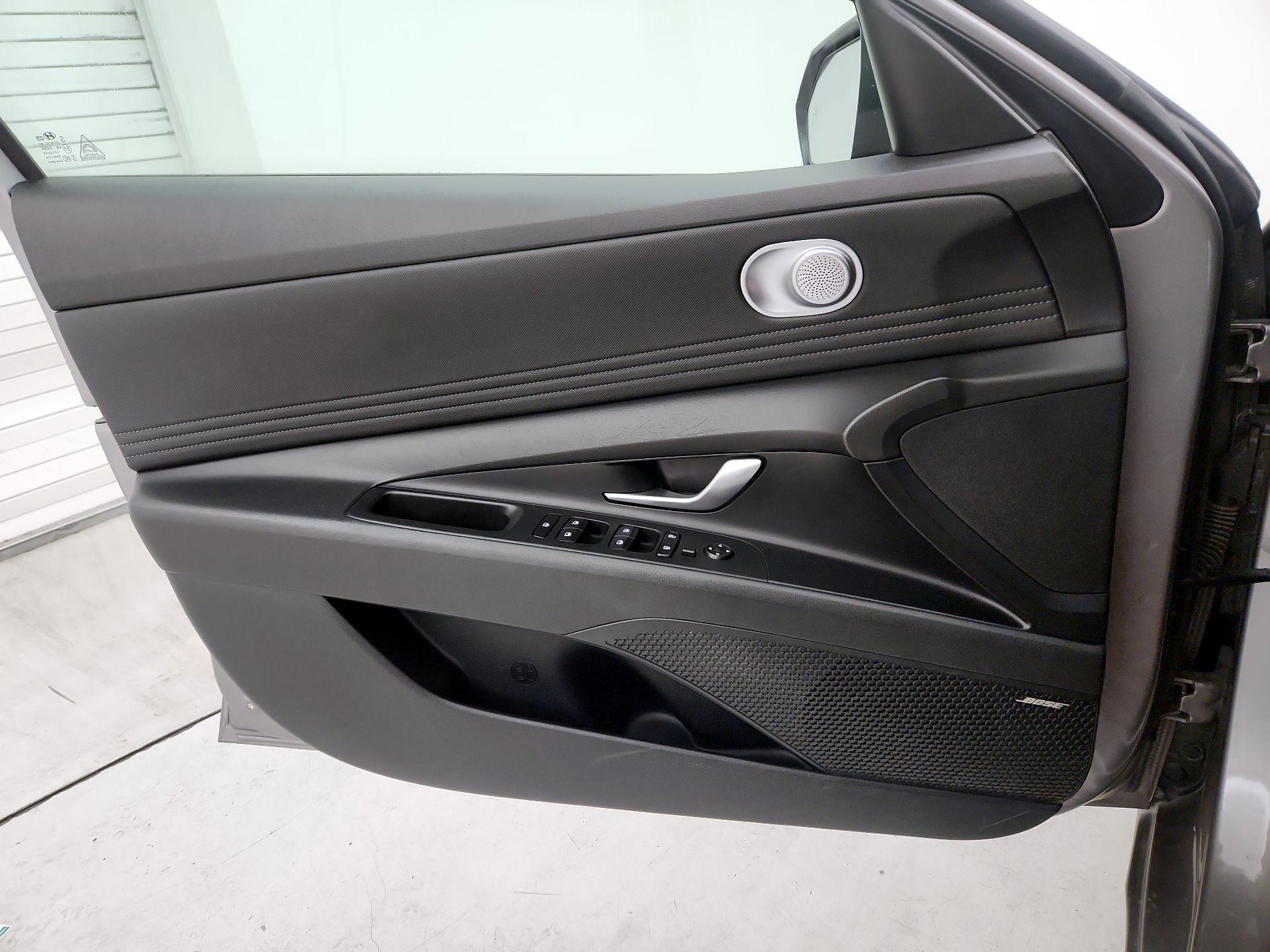 Thumbnail: 2022 Hyundai Elantra - 12