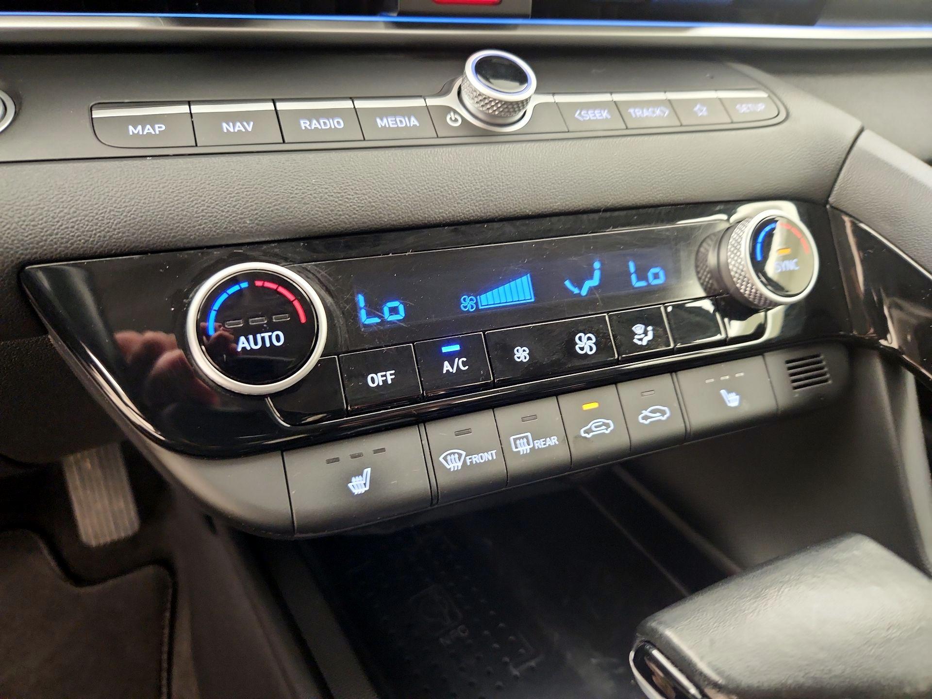 Thumbnail: 2022 Hyundai Elantra - 17