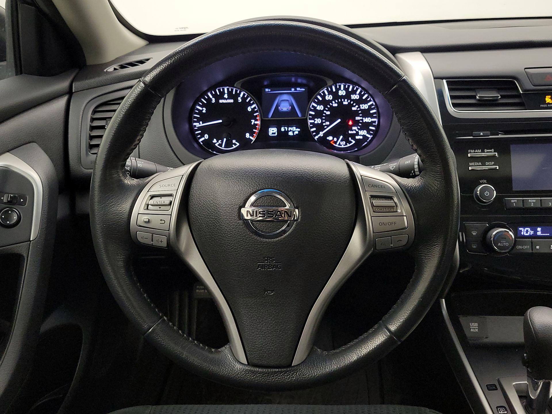 Thumbnail: 2015 Nissan Altima - 10