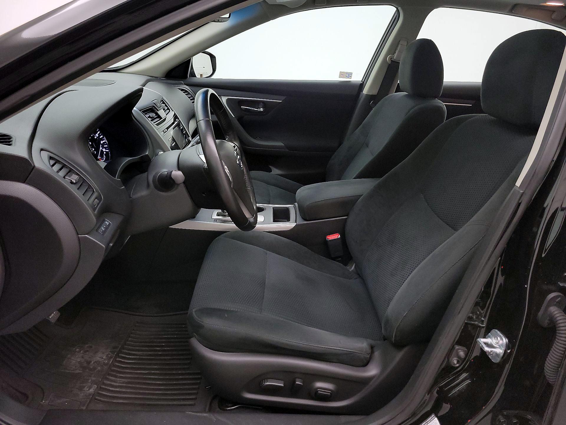 Thumbnail: 2015 Nissan Altima - 11