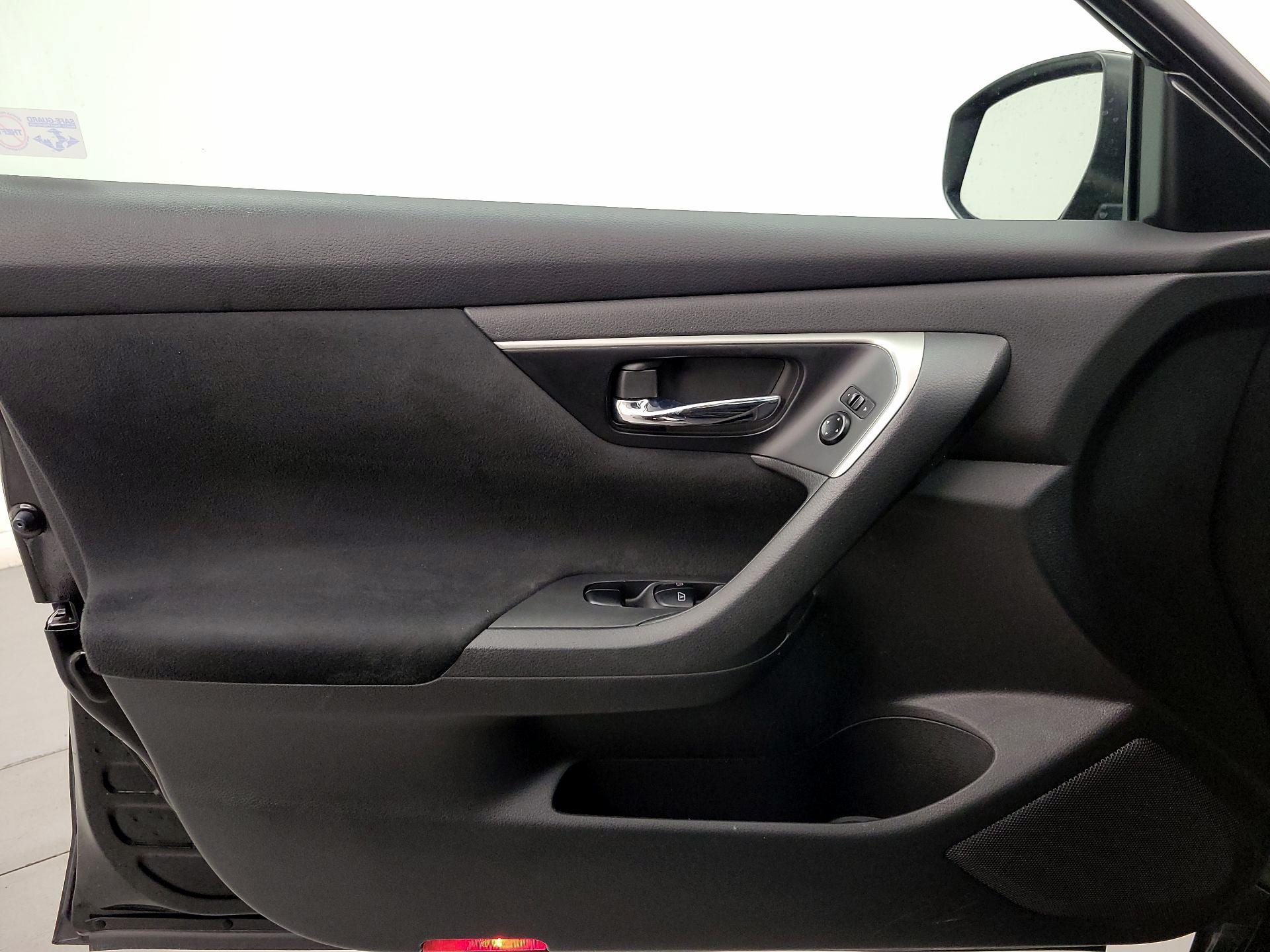 Thumbnail: 2015 Nissan Altima - 12