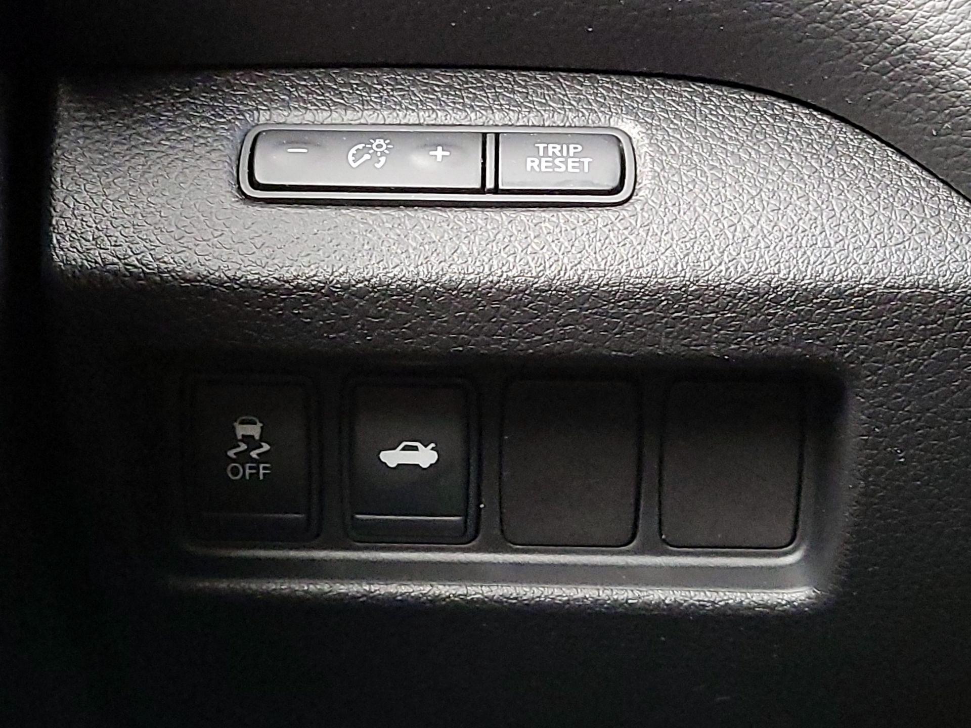 Thumbnail: 2015 Nissan Altima - 13