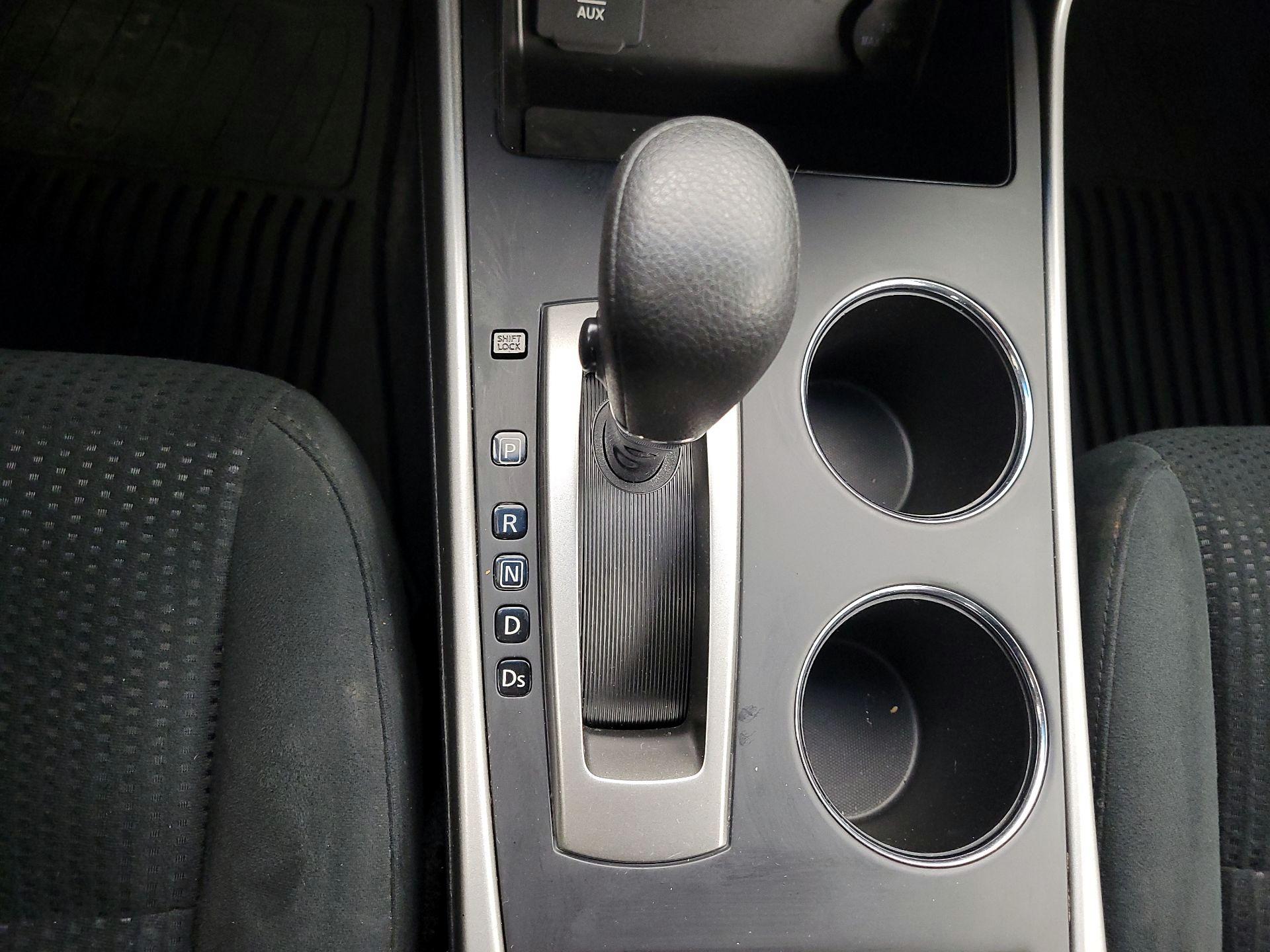 Thumbnail: 2015 Nissan Altima - 17