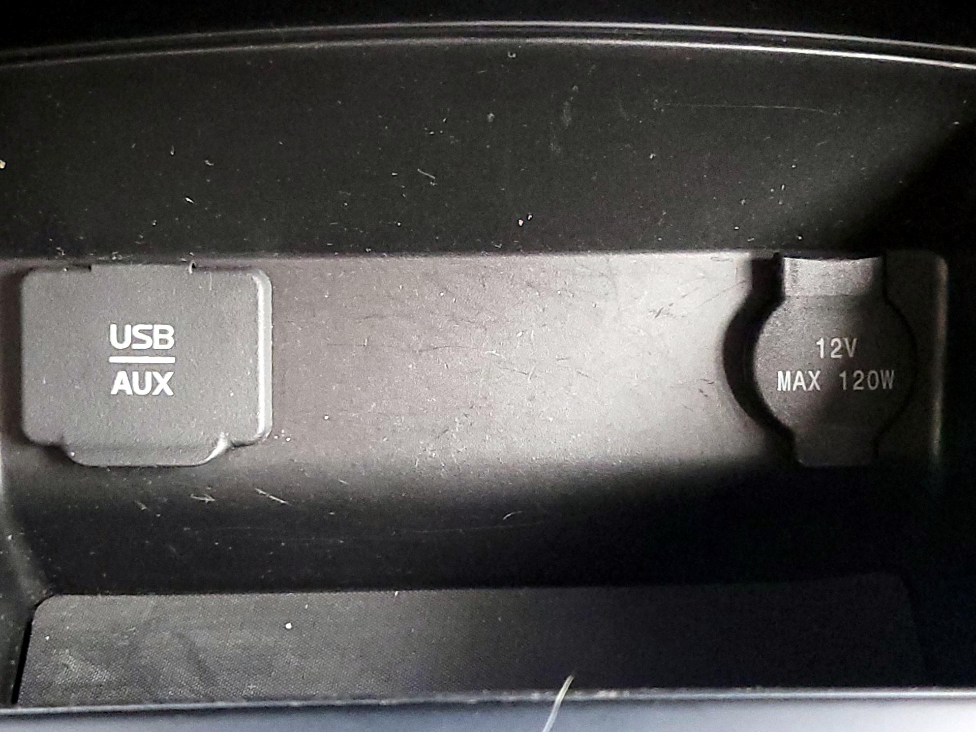 Thumbnail: 2015 Nissan Altima - 18