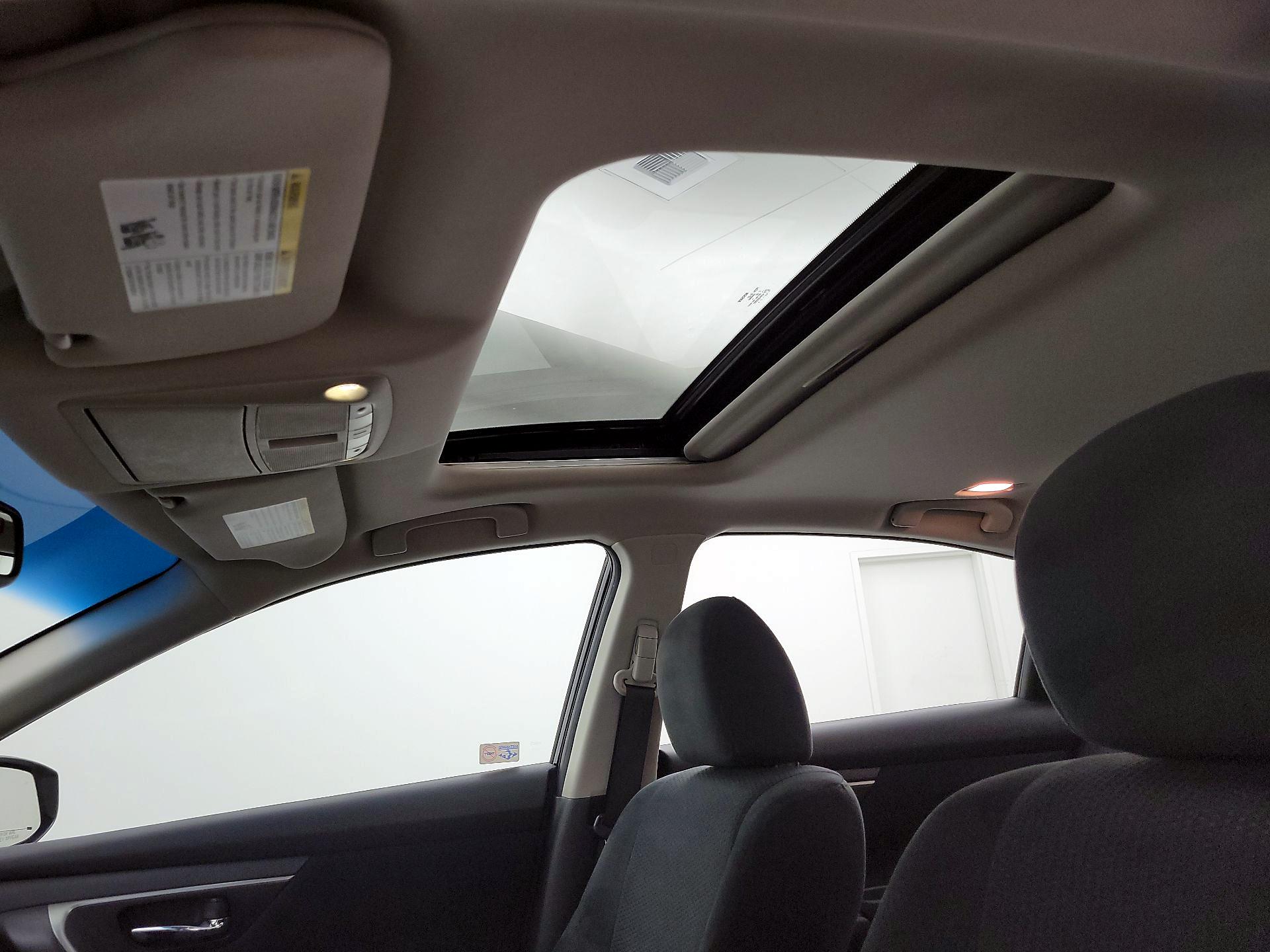 Thumbnail: 2015 Nissan Altima - 19